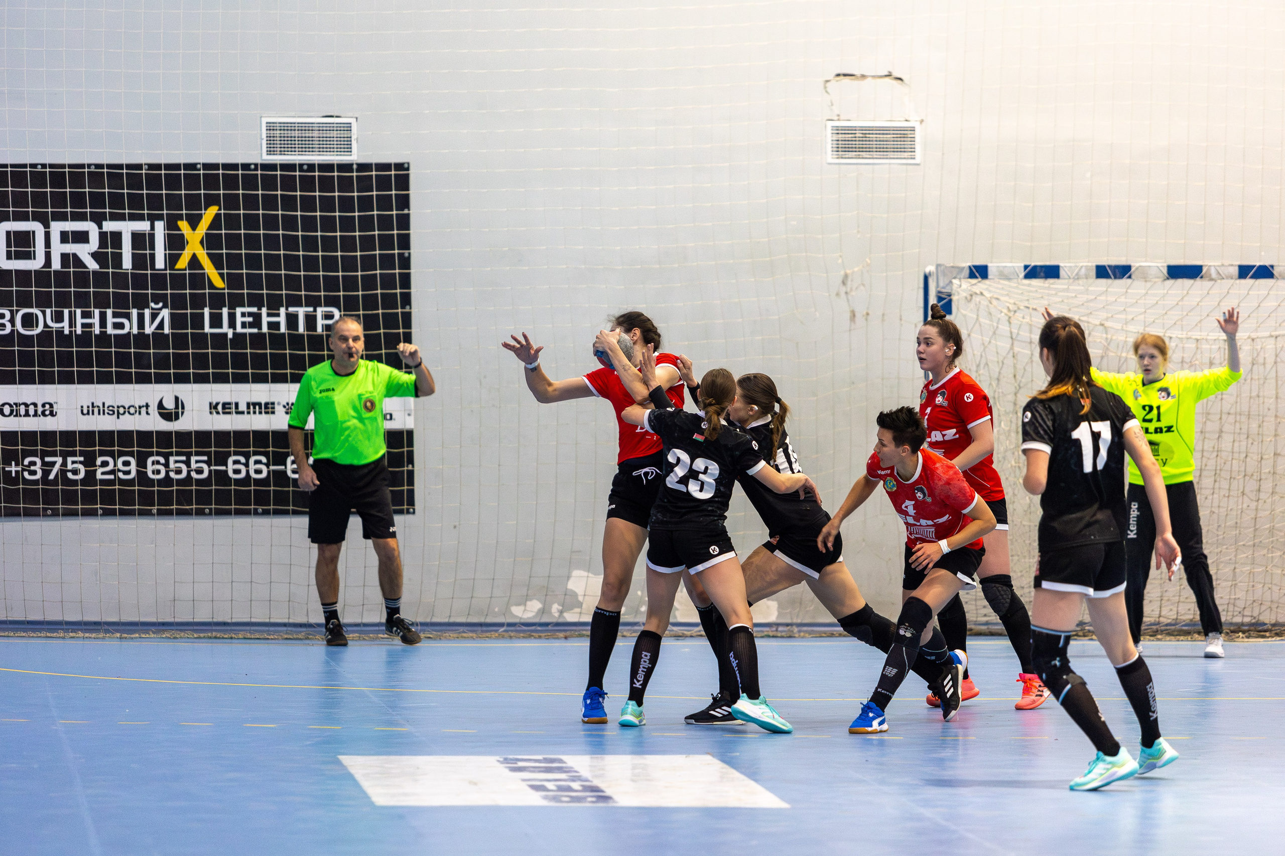 Гандбол. Лучшие кадры. БНТУ — Гродничанка. 13.12.2023. Профессиональный интерьерный и репортажный фотограф Минск и РБ. Максим Орлов