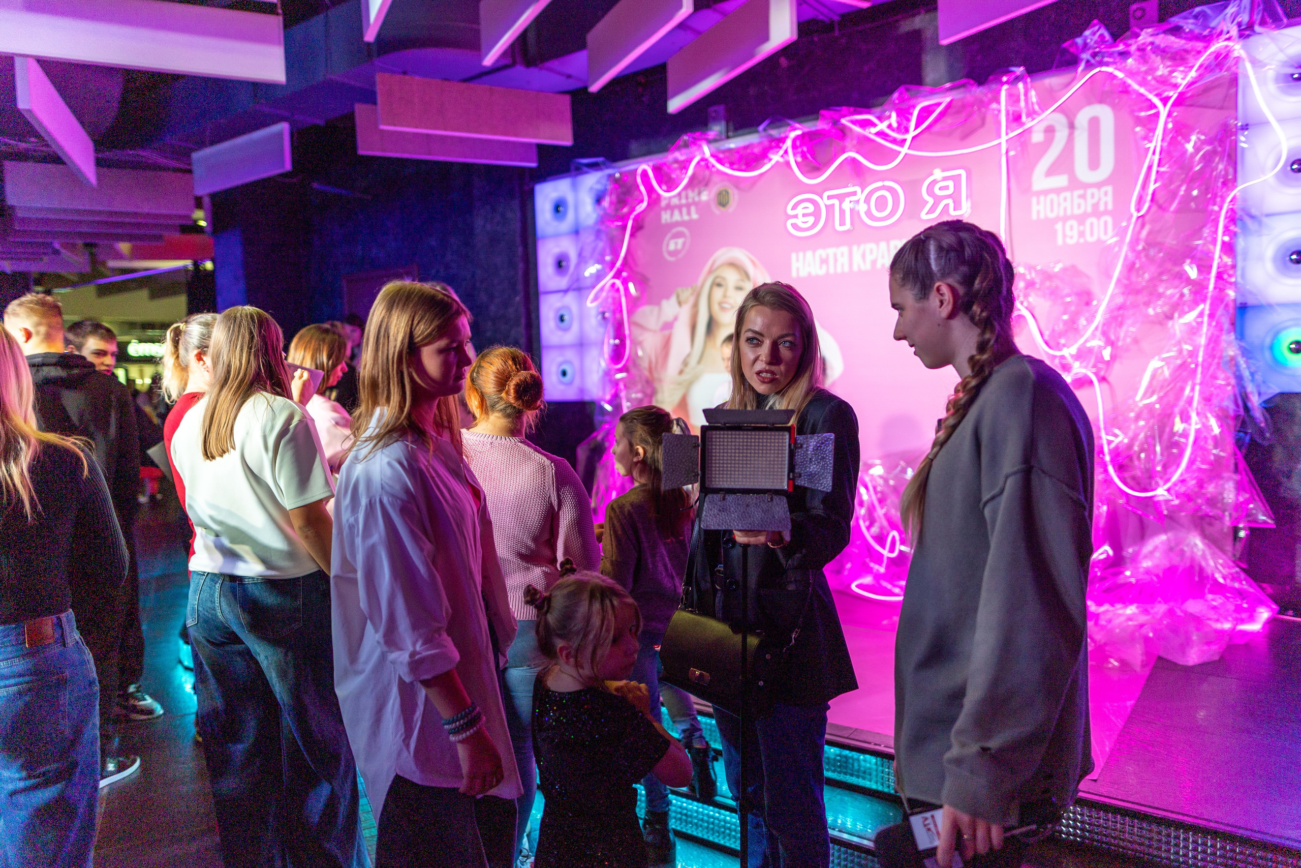 Концерт Насти Кравченко. Профессиональный интерьерный и репортажный фотограф Минск и РБ. Максим Орлов