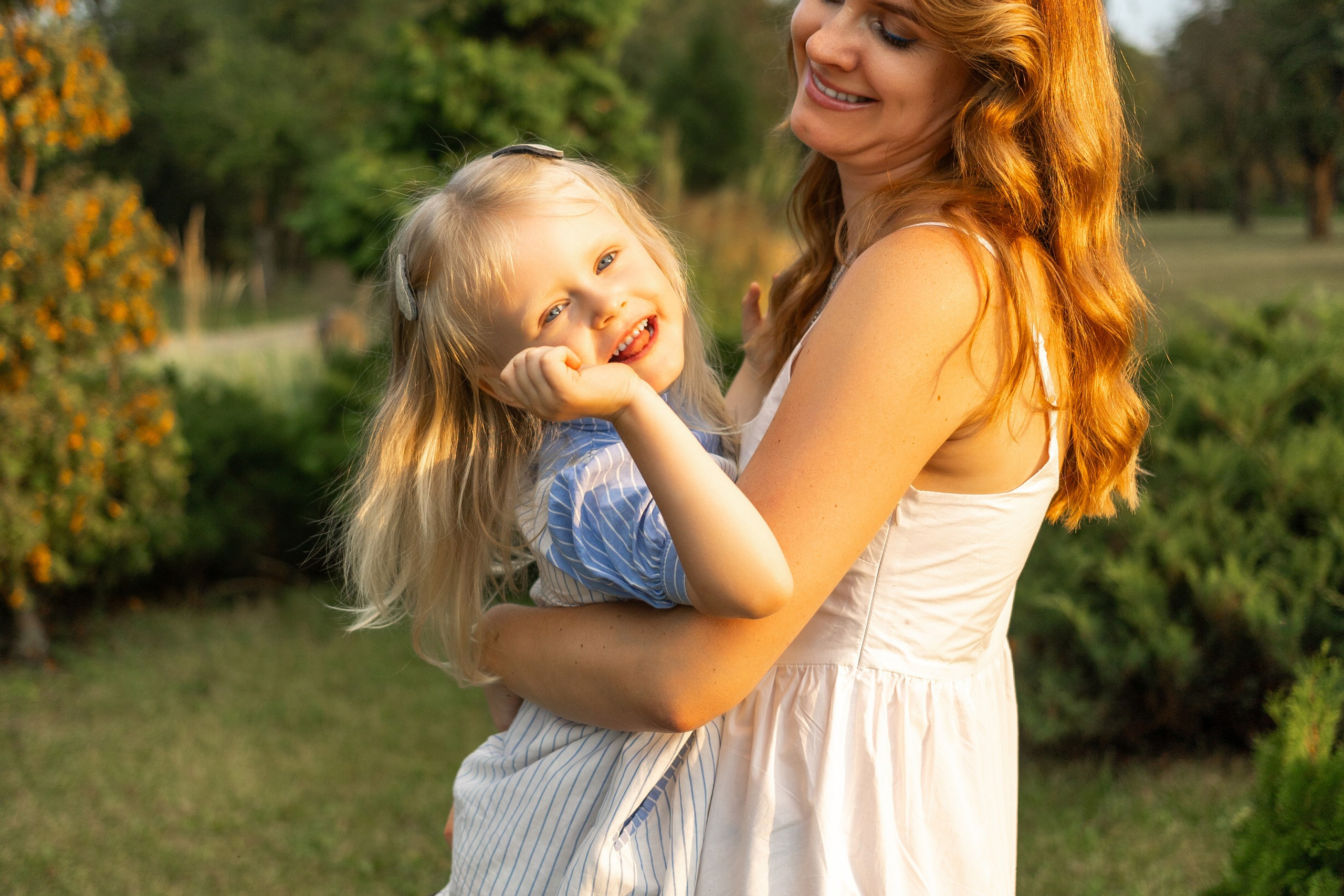 Стеша с мамой. Профессиональный интерьерный и репортажный фотограф Минск и РБ. Максим Орлов