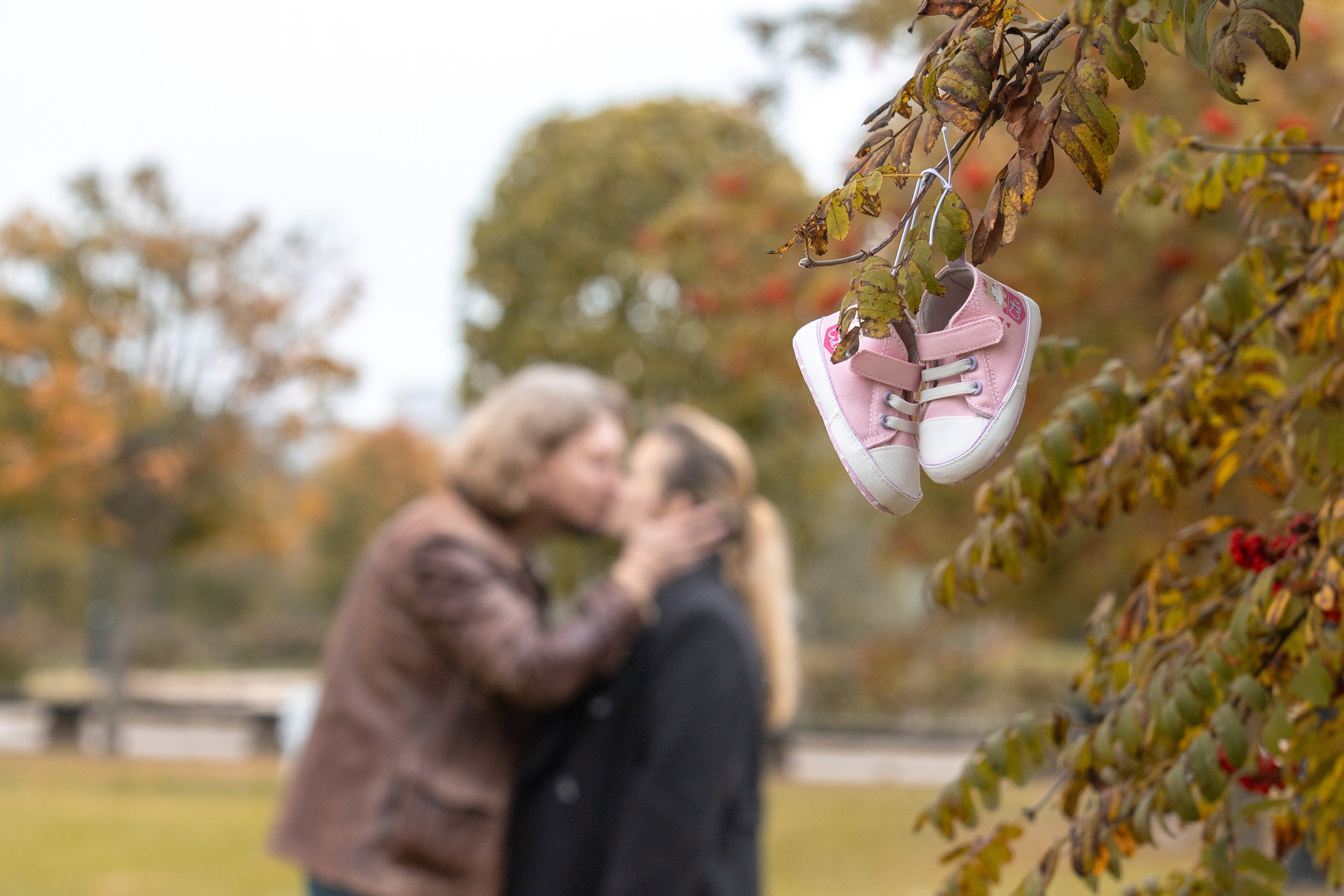 Олег и Марина. В ожидании. Фотосъемка в парке. Профессиональный интерьерный и репортажный фотограф Минск и РБ. Максим Орлов