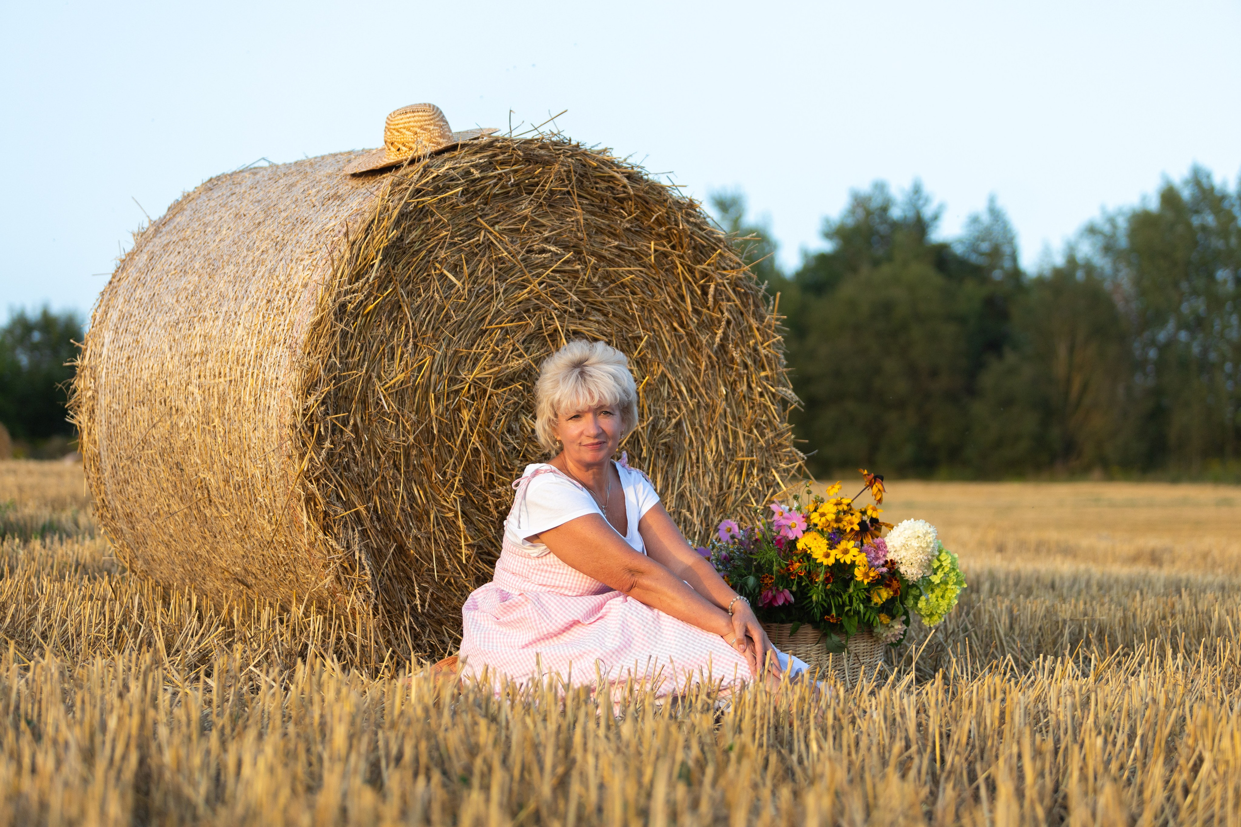 Фотосъемка в поле с Анной Николаевной. Профессиональный интерьерный и репортажный фотограф Минск и РБ. Максим Орлов