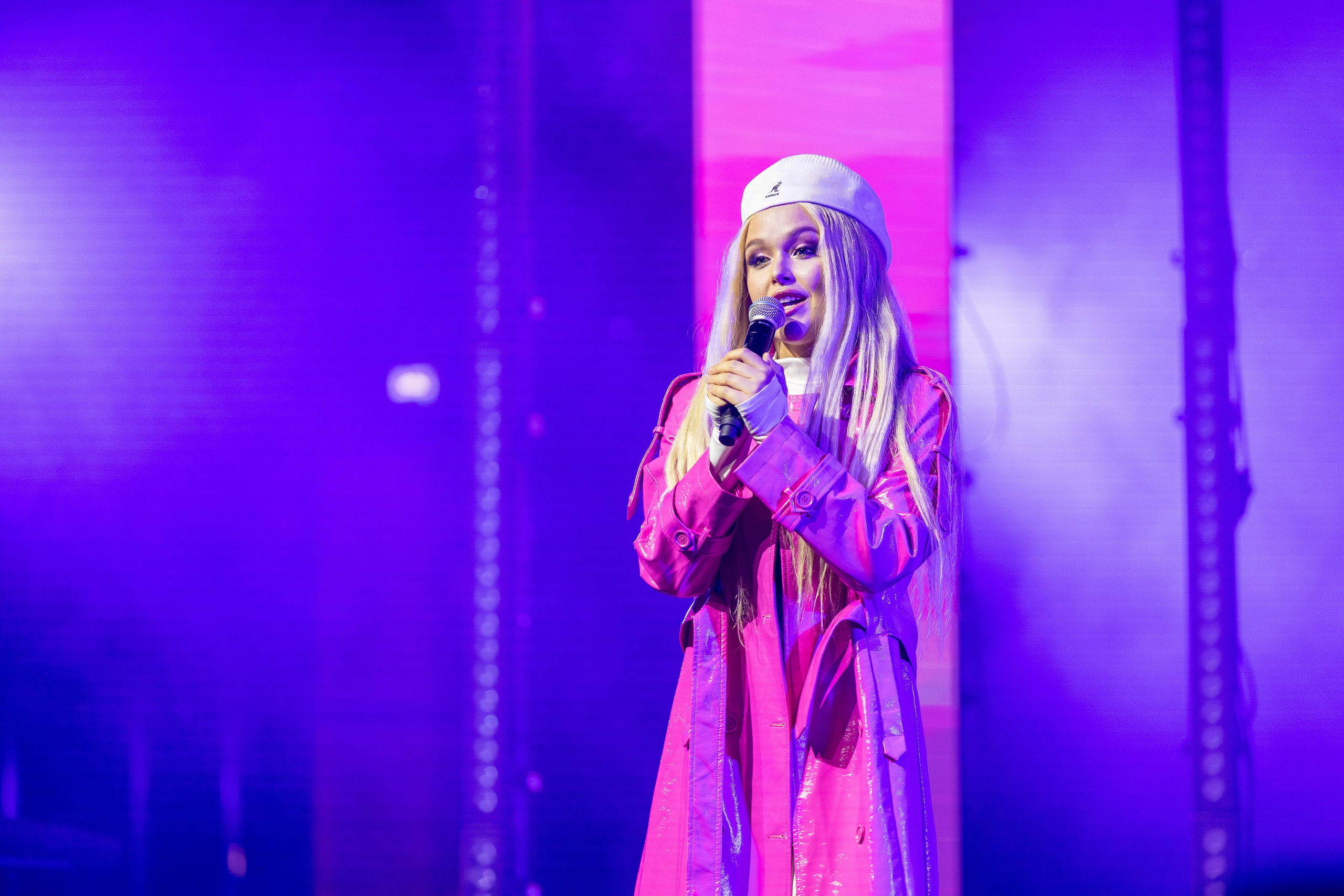 Концерт Насти Кравченко. Профессиональный интерьерный и репортажный фотограф Минск и РБ. Максим Орлов