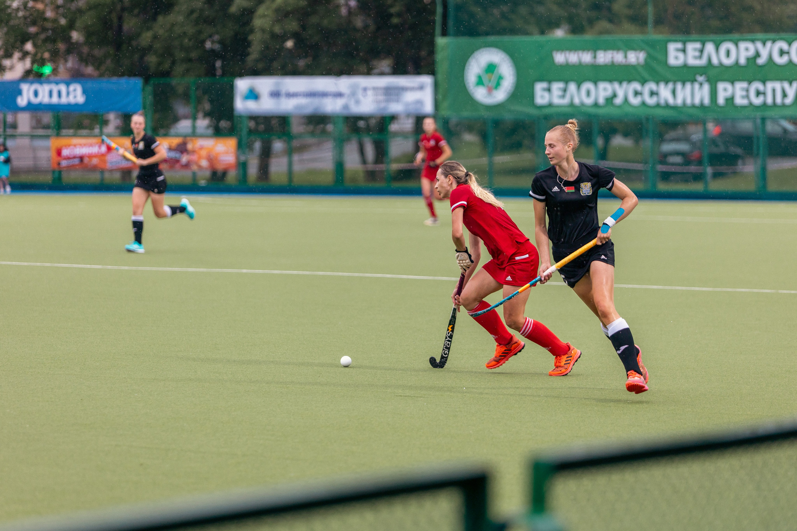 Хоккей на траве. Девушки. ХК Минск — ХК Виктория (Смолевичи) 10.06.2024. Профессиональный интерьерный и репортажный фотограф Минск и РБ. Максим Орлов