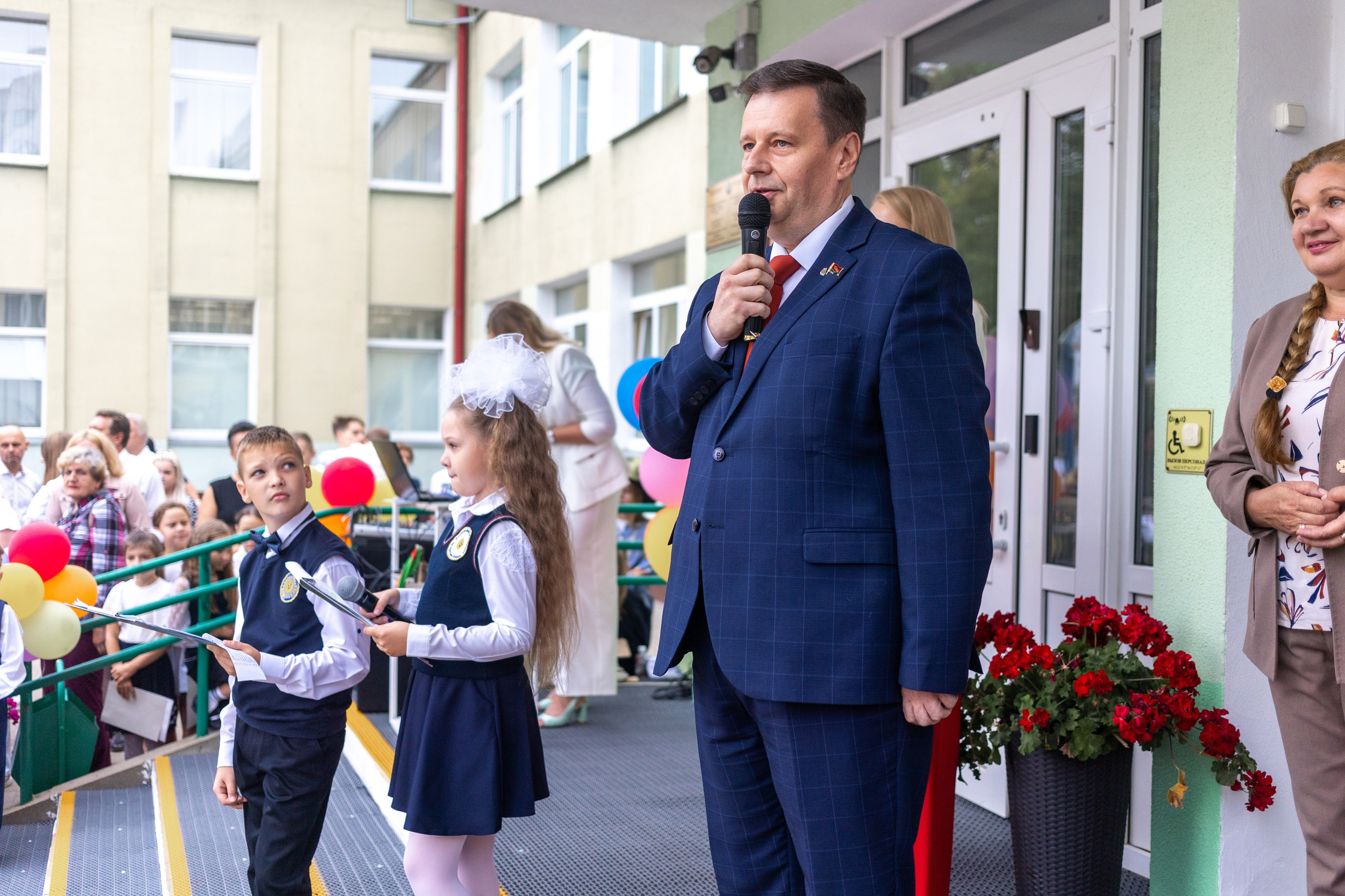 Линейка 1-го сентября. Профессиональный интерьерный и репортажный фотограф Минск и РБ. Максим Орлов