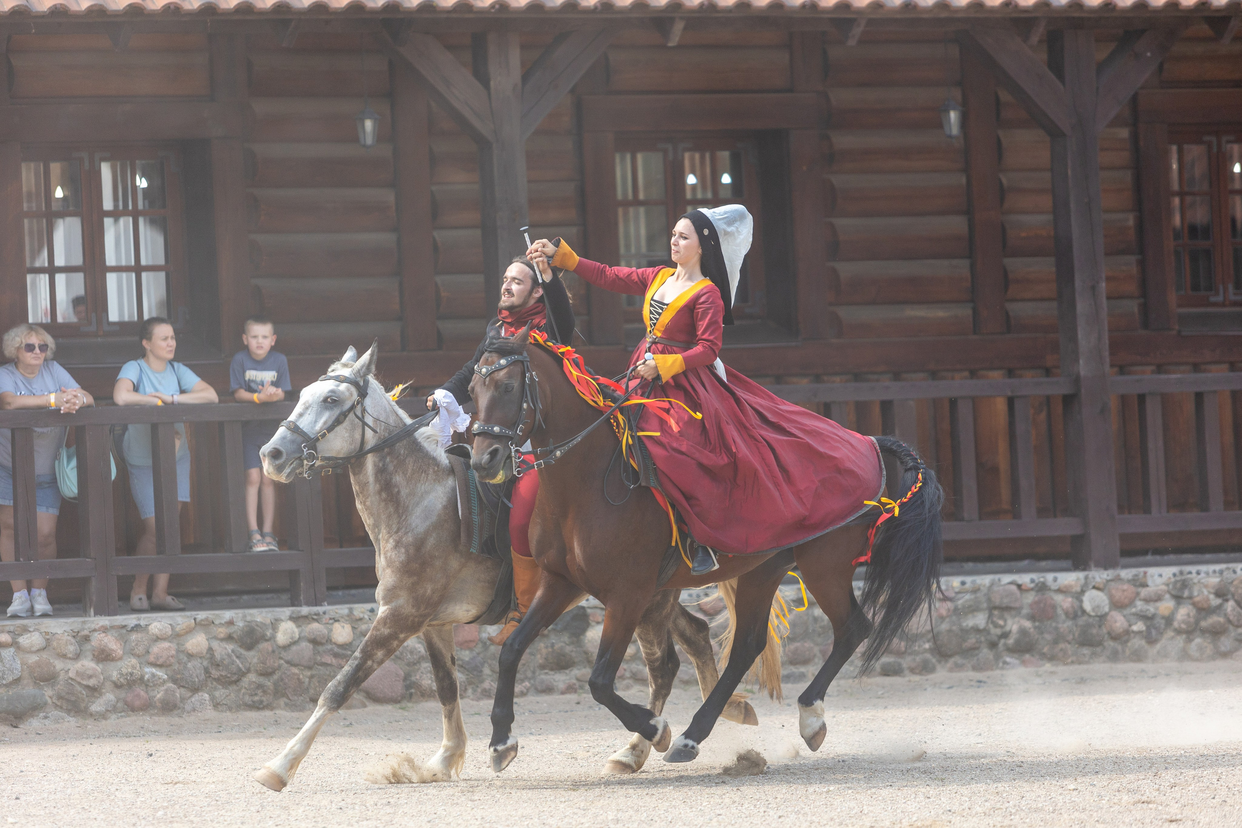 Выступление «Золотой шпоры» на празднике города Лиды. Профессиональный интерьерный и репортажный фотограф Минск и РБ. Максим Орлов