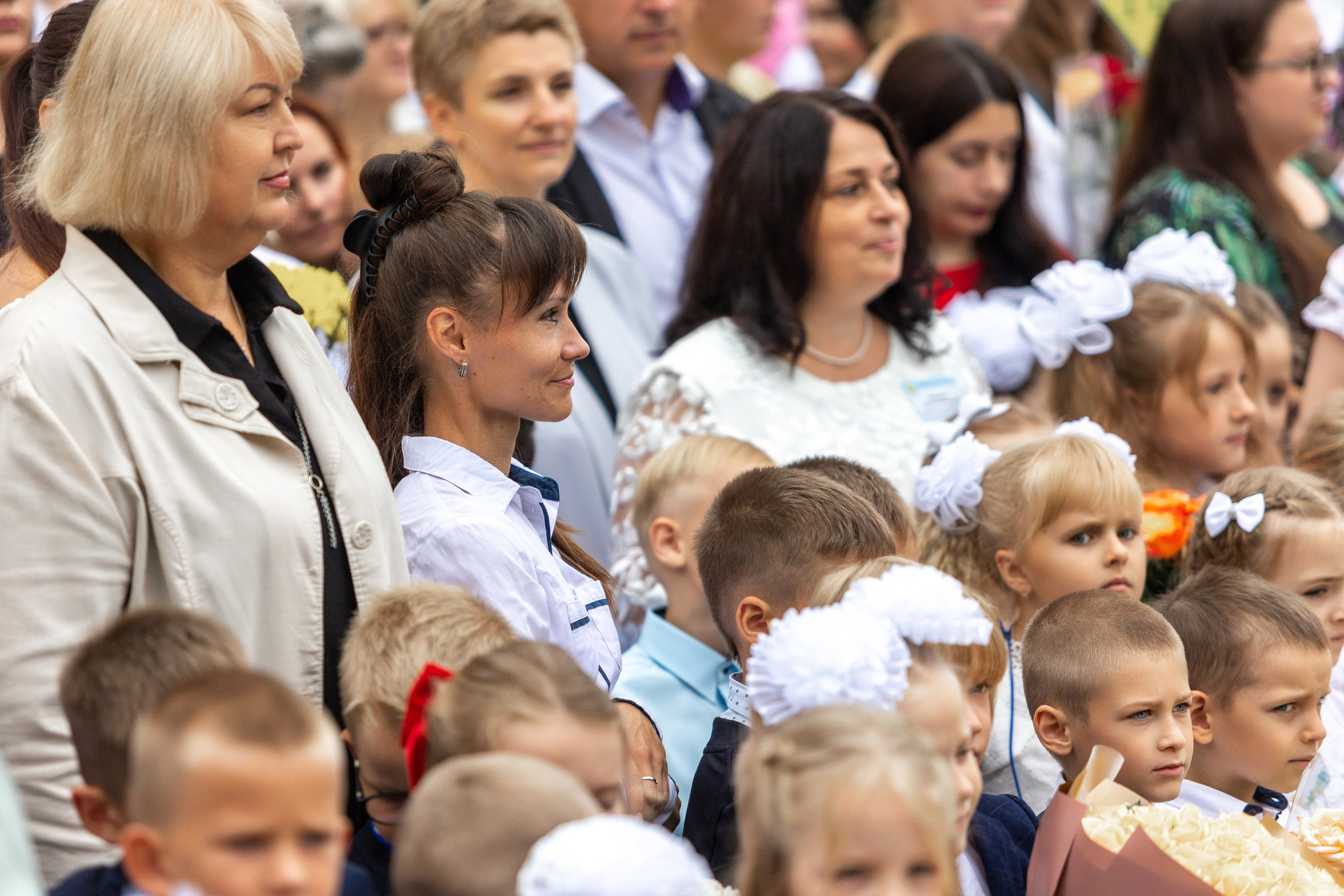 Линейка 1-го сентября. Профессиональный интерьерный и репортажный фотограф Минск и РБ. Максим Орлов