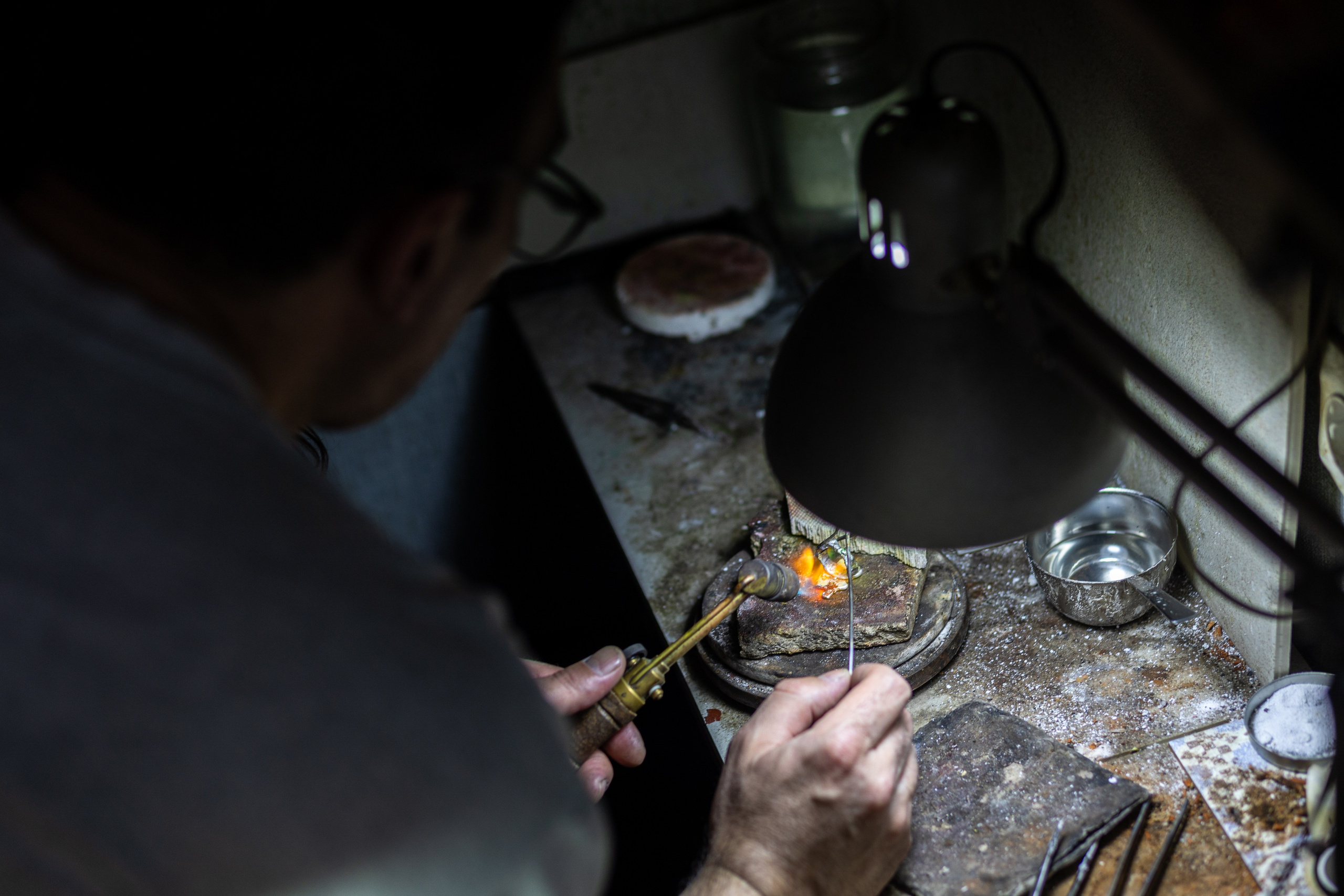 В ювелирной мастерской Артура Николаевича. Профессиональный интерьерный и репортажный фотограф Минск и РБ. Максим Орлов