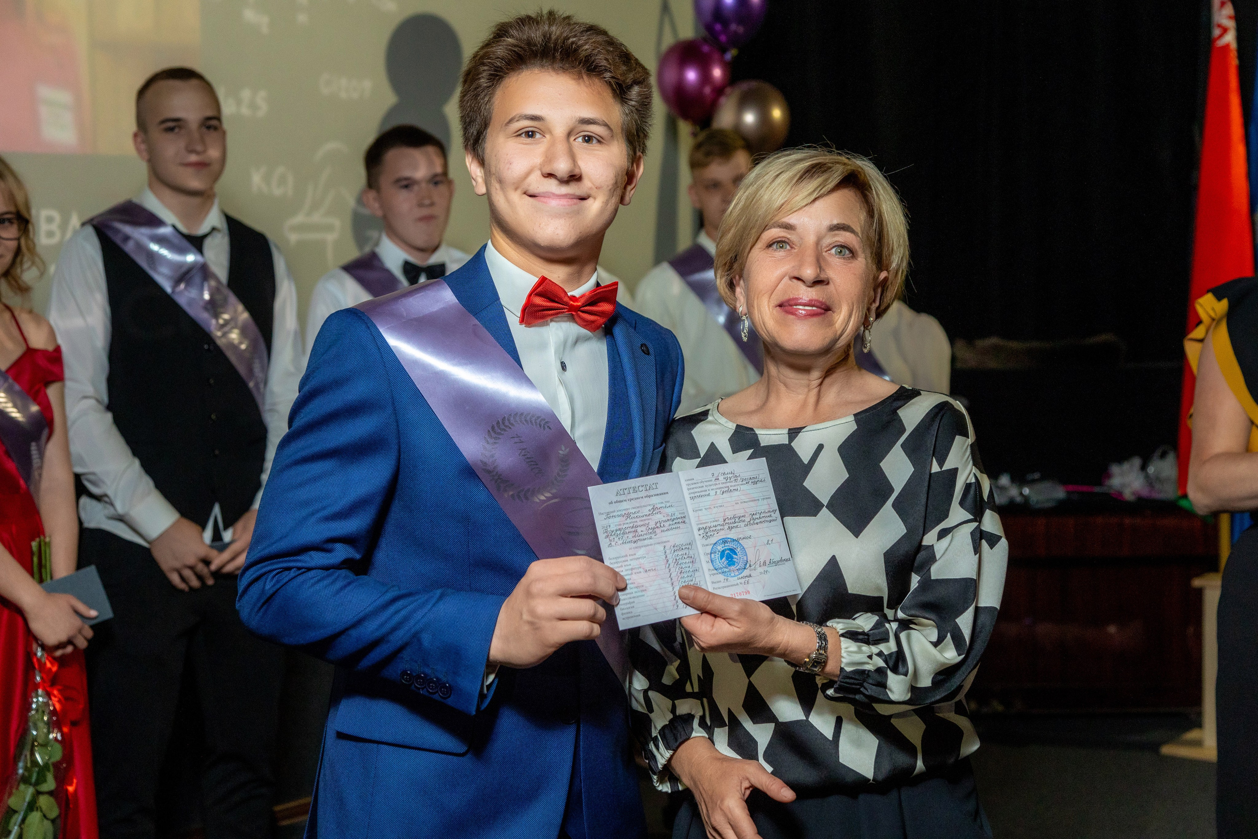 Вручение дипломов. 47 школа. Профессиональный интерьерный и репортажный фотограф Минск и РБ. Максим Орлов