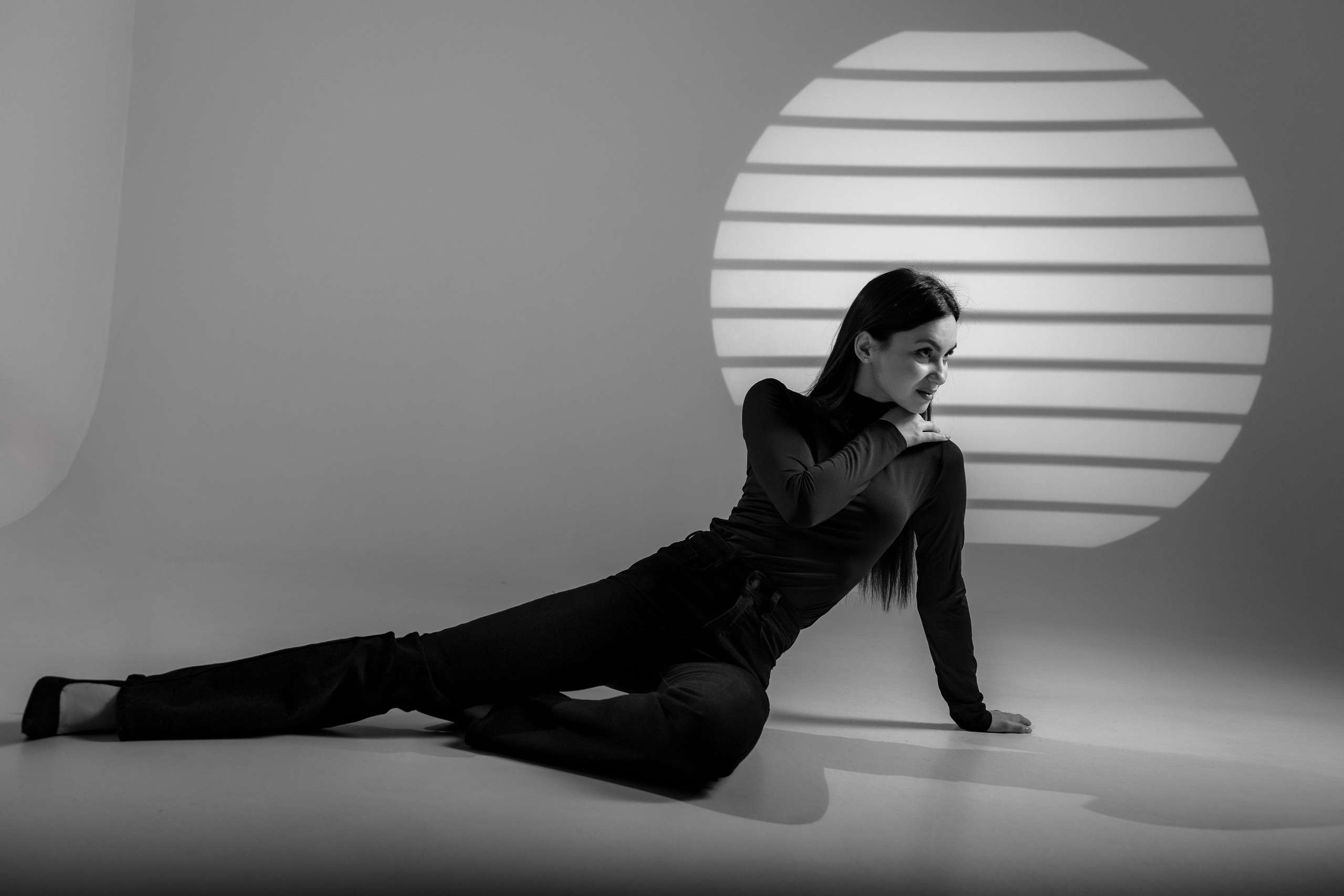 Настя (студийная на циклораме). Профессиональный интерьерный и репортажный фотограф Минск и РБ. Максим Орлов