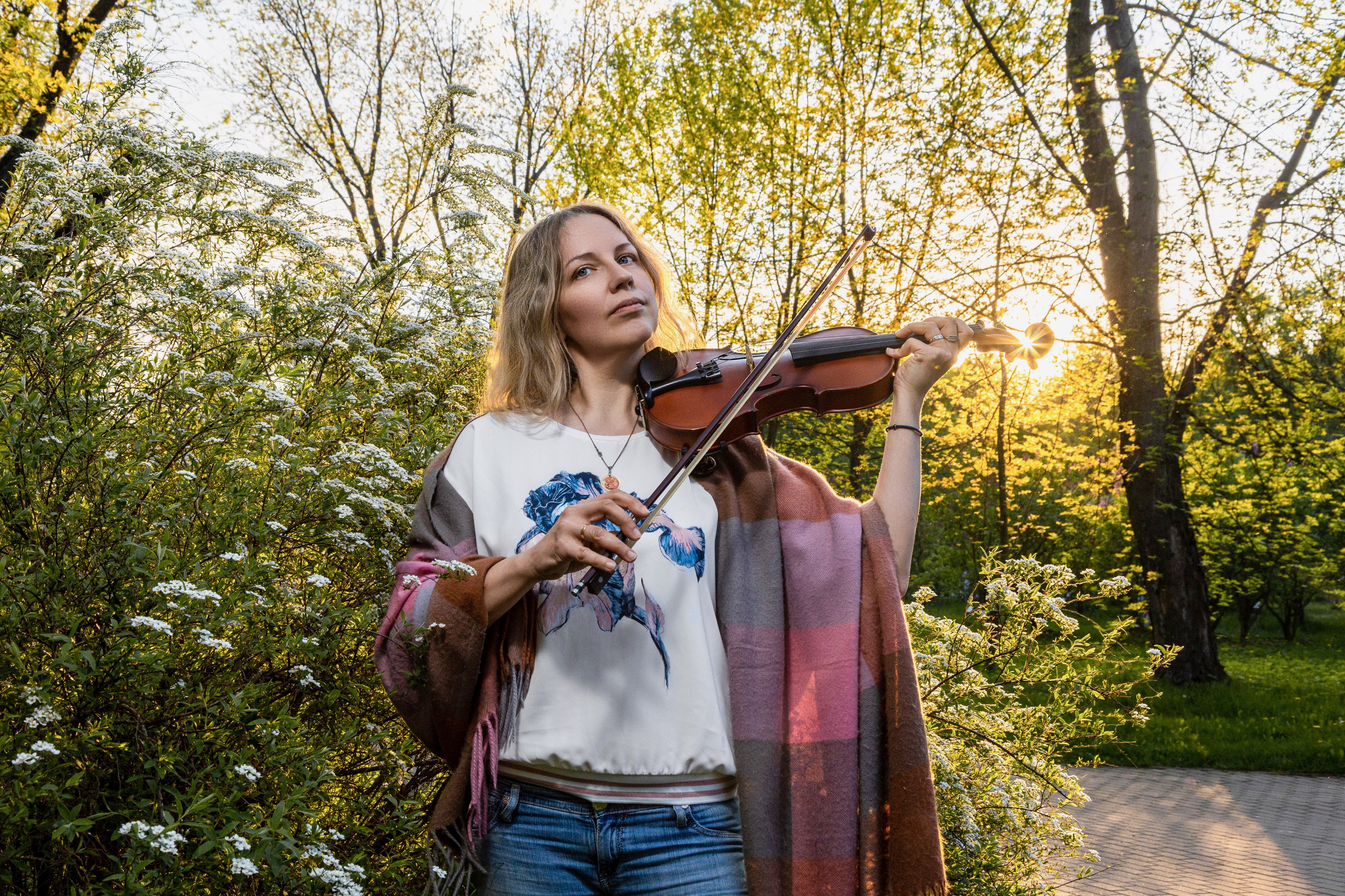 Алеся с дочками. Профессиональный интерьерный и репортажный фотограф Минск и РБ. Максим Орлов