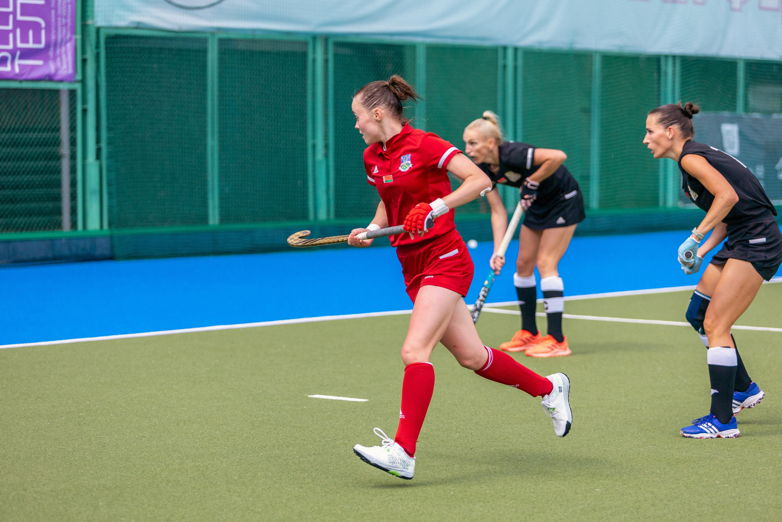 Хоккей на траве. Девушки. ХК Минск — ХК Виктория (Смолевичи) 10.06.2024. Профессиональный интерьерный и репортажный фотограф Минск и РБ. Максим Орлов