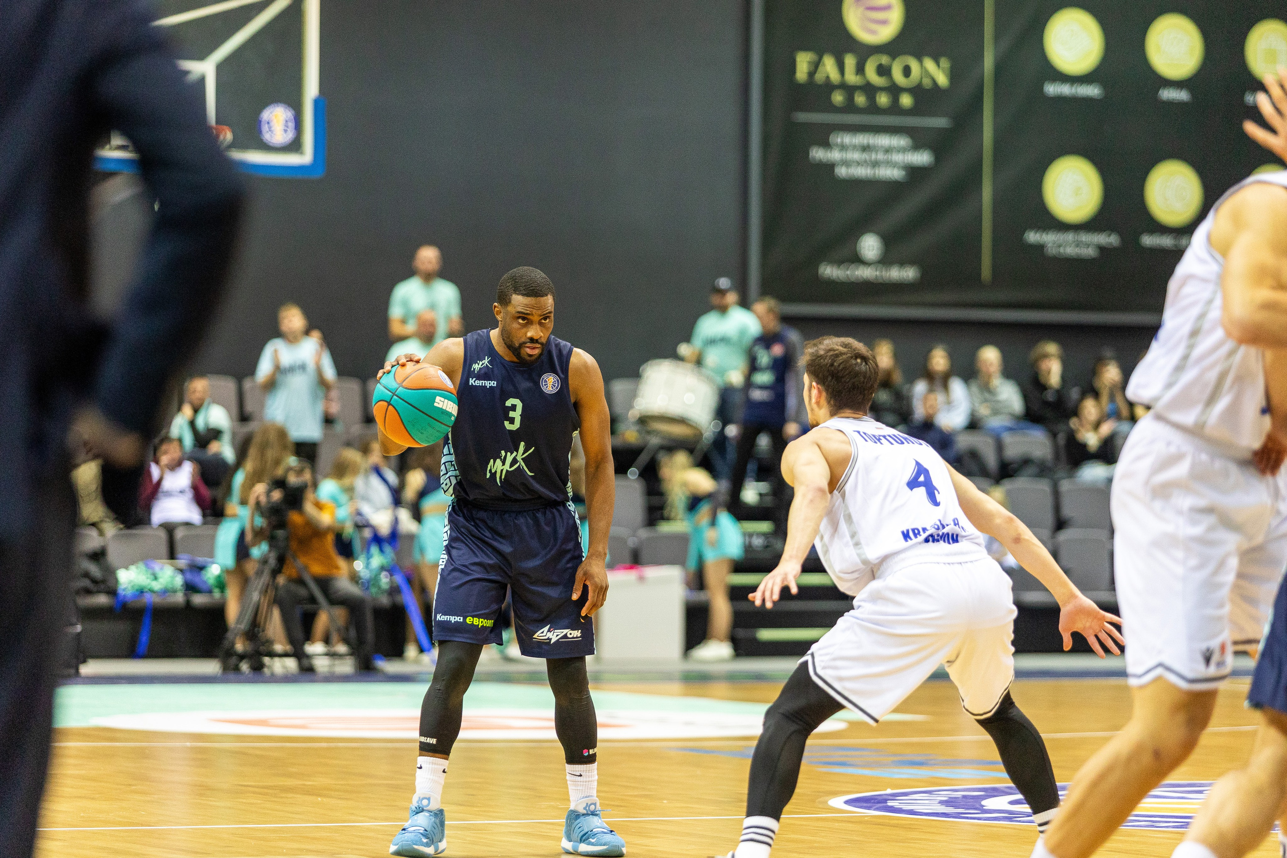 Баскетбол. Лучшие кадры. Минск — Енисей. 11.12.2023. Профессиональный интерьерный и репортажный фотограф Минск и РБ. Максим Орлов