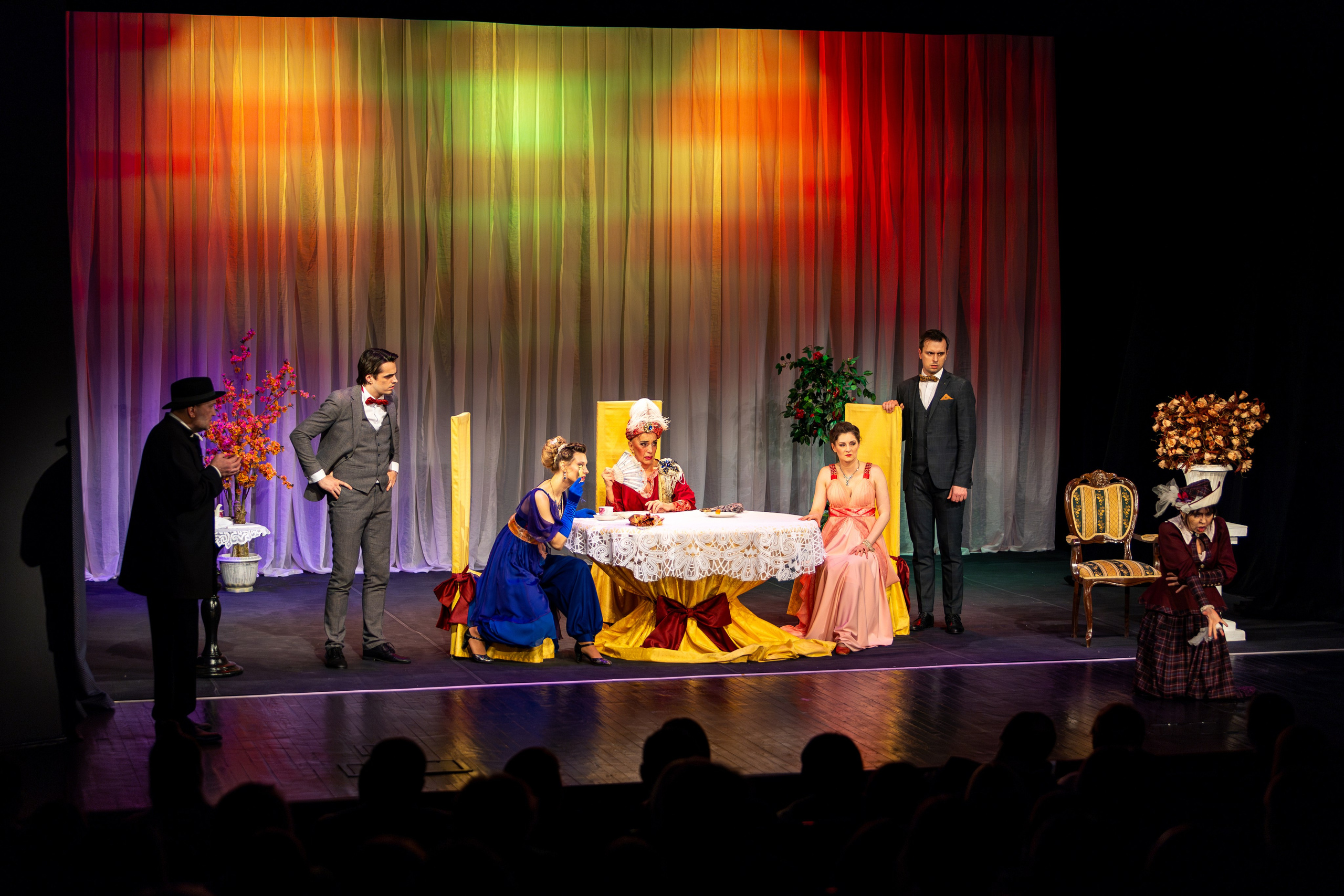 Новый театр «Как важно быть серьезным». Профессиональный интерьерный и репортажный фотограф Минск и РБ. Максим Орлов