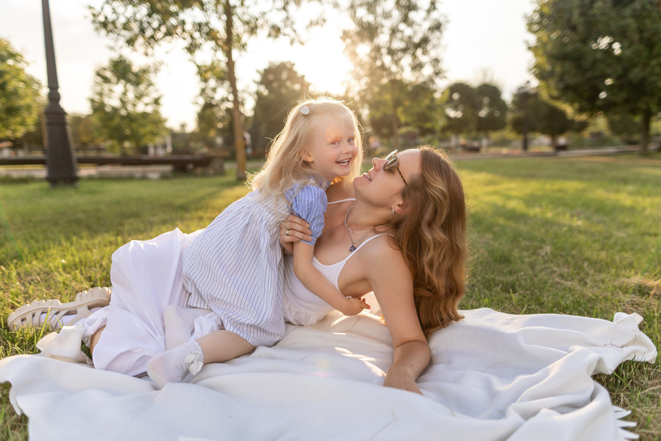 Стеша с мамой. Профессиональный интерьерный и репортажный фотограф Минск и РБ. Максим Орлов