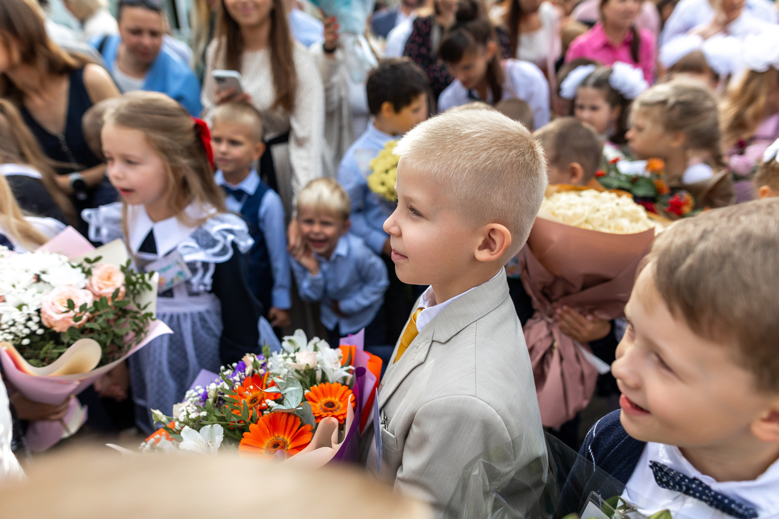 Линейка 1-го сентября. Профессиональный интерьерный и репортажный фотограф Минск и РБ. Максим Орлов