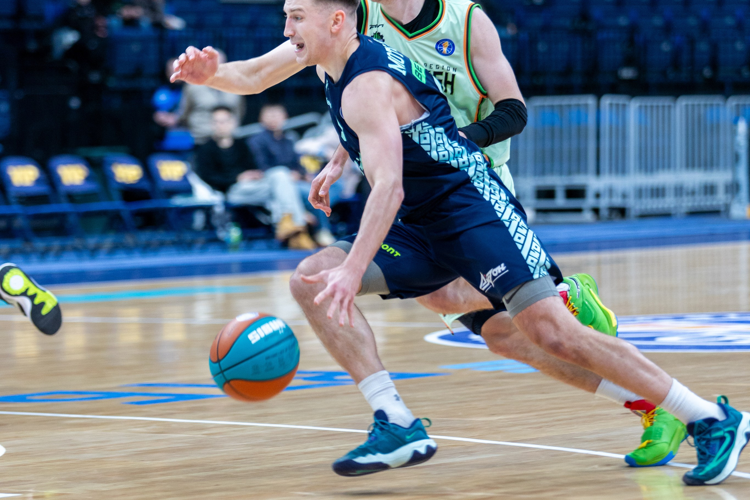 Баскетбол. Лучшие кадры. Минск — Уралмаш 13.02.2024. Профессиональный интерьерный и репортажный фотограф Минск и РБ. Максим Орлов