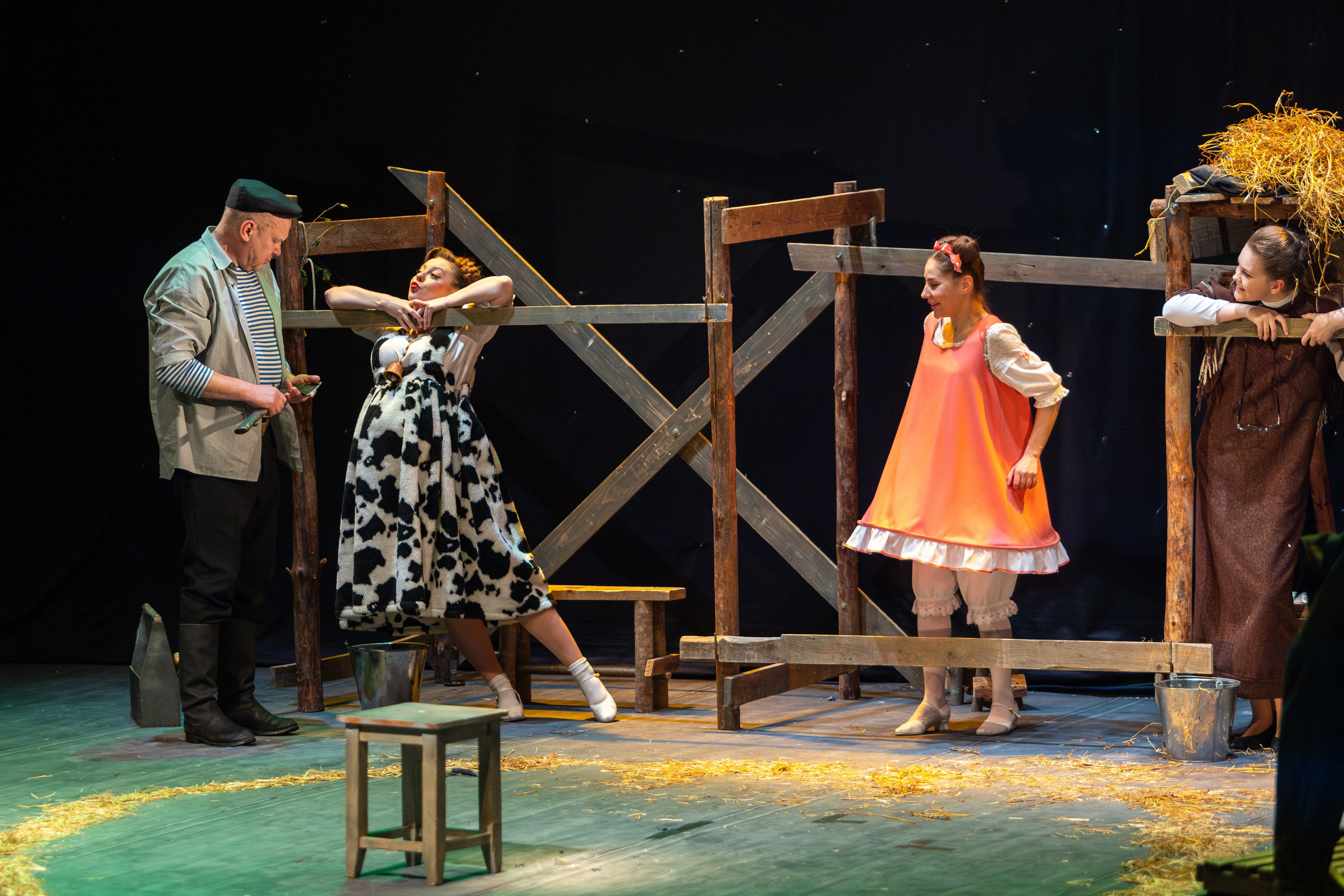 Театр белорусской армии «Очень простая история». Профессиональный интерьерный и репортажный фотограф Минск и РБ. Максим Орлов