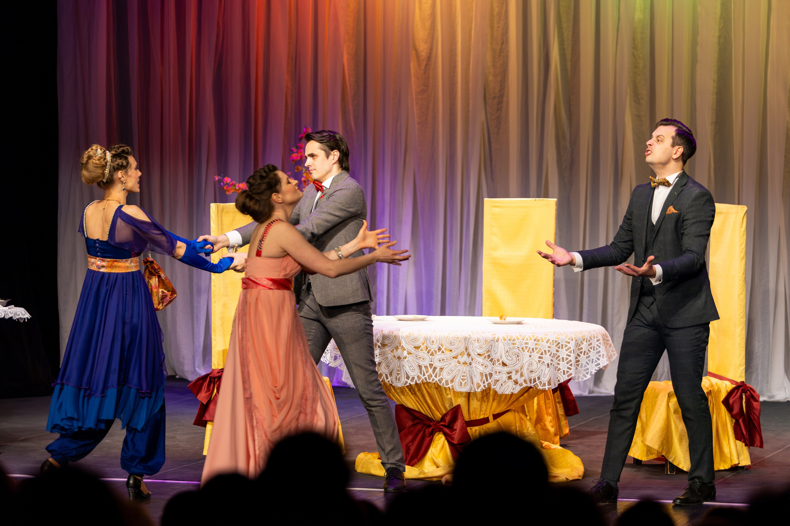 Новый театр «Как важно быть серьезным». Профессиональный интерьерный и репортажный фотограф Минск и РБ. Максим Орлов