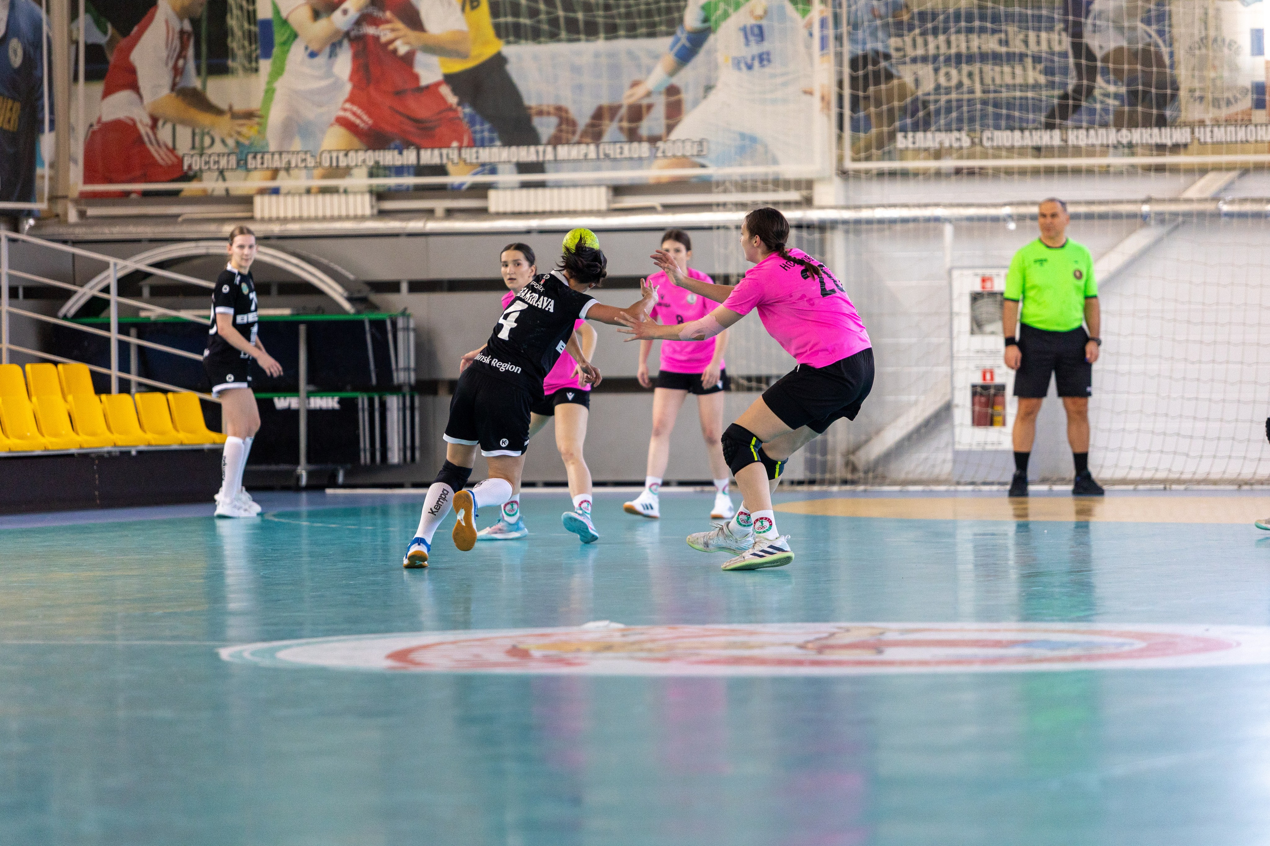 Женский гандбол. Лучшие кадры. БНТУ — Звезда. 08.02.2025. Профессиональный интерьерный и репортажный фотограф Минск и РБ. Максим Орлов