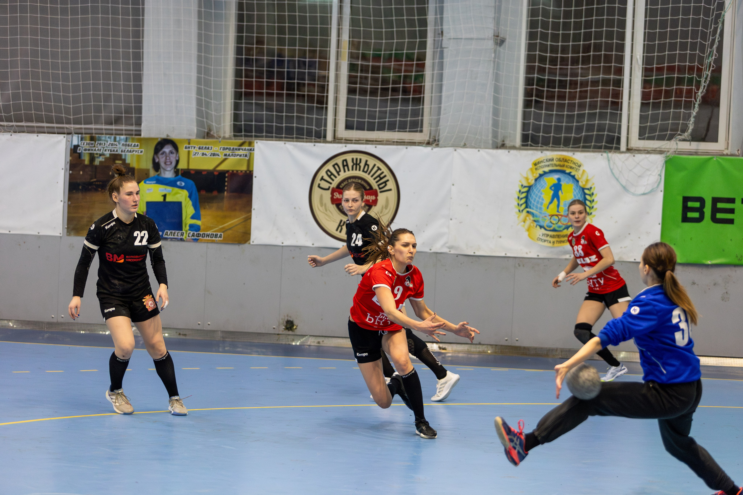 Гандбол. Лучшие кадры. БНТУ — Гродничанка. 13.12.2023. Профессиональный интерьерный и репортажный фотограф Минск и РБ. Максим Орлов