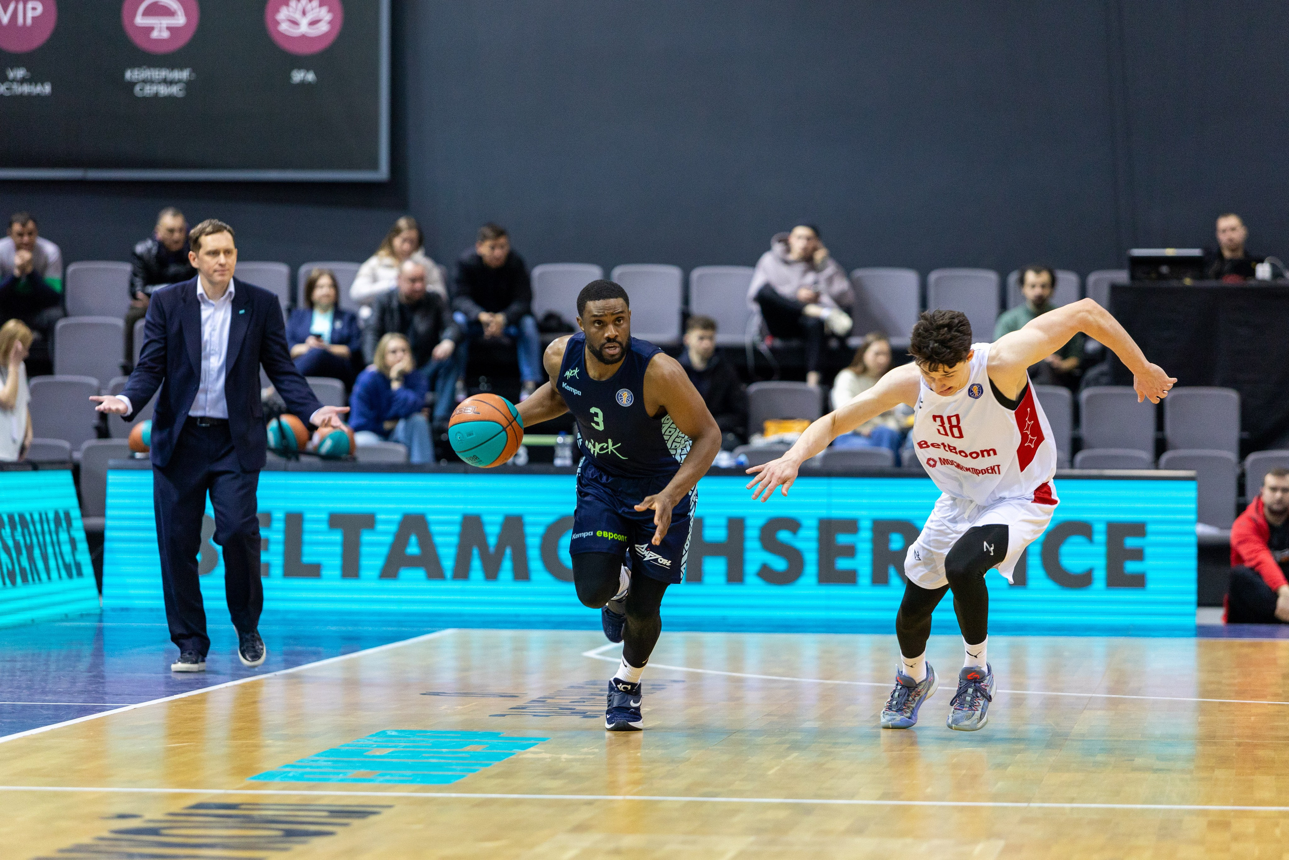 Баскетбол. Минск — MBA. 09.03.2024. Профессиональный интерьерный и репортажный фотограф Минск и РБ. Максим Орлов