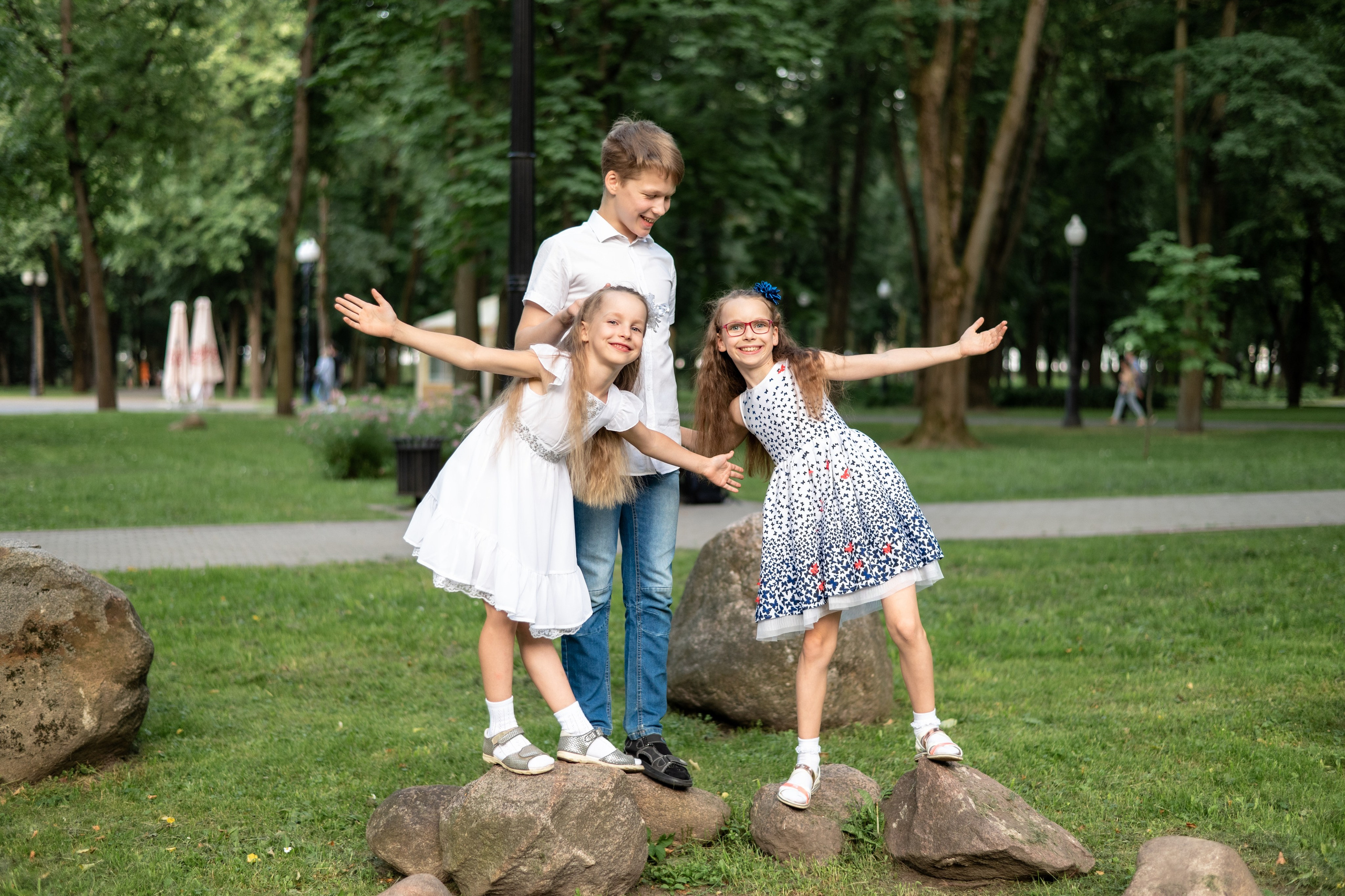 Кирилл + Таня = Леша, Аня и Настя. Профессиональный интерьерный и репортажный фотограф Минск и РБ. Максим Орлов