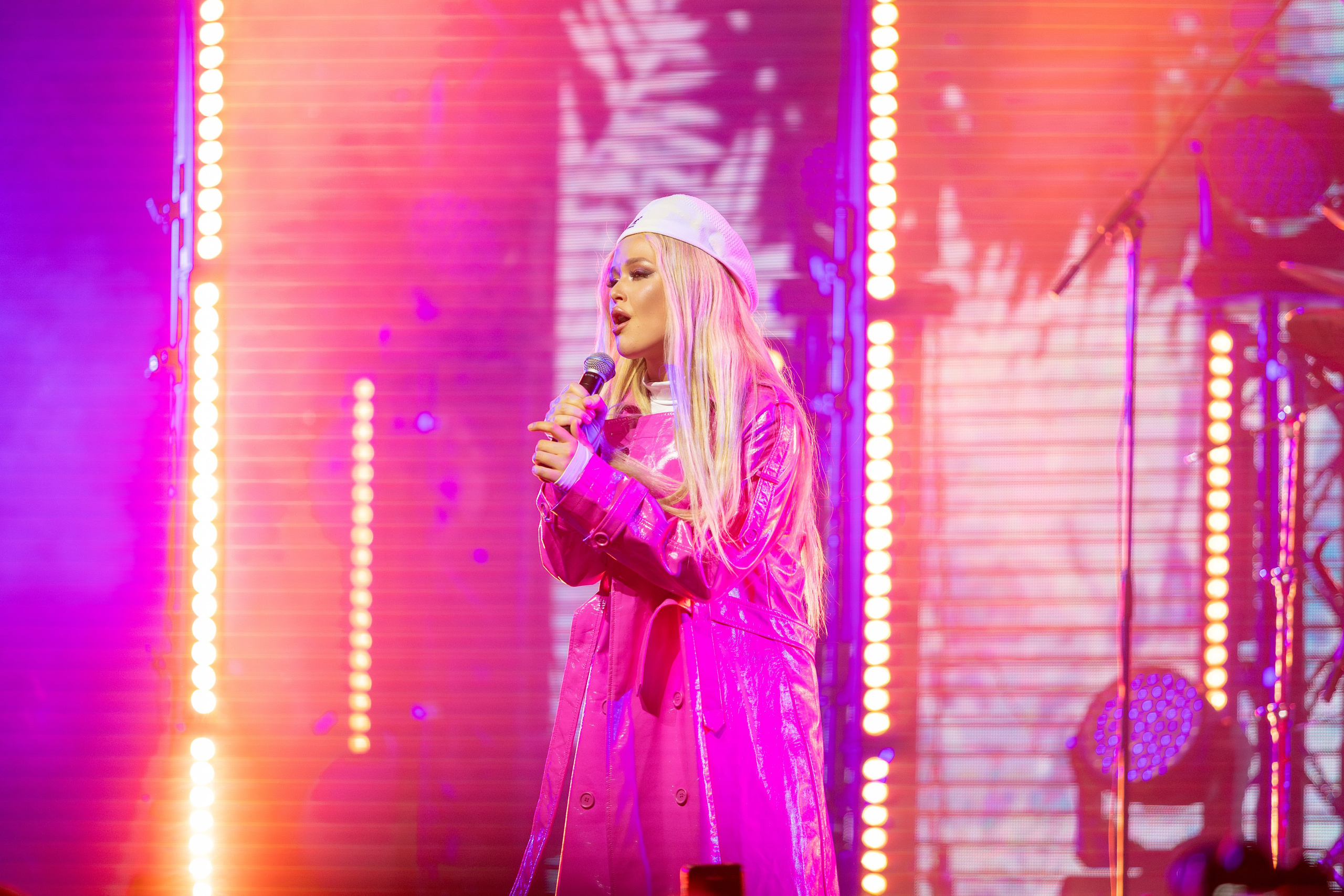 Концерт Насти Кравченко. Профессиональный интерьерный и репортажный фотограф Минск и РБ. Максим Орлов