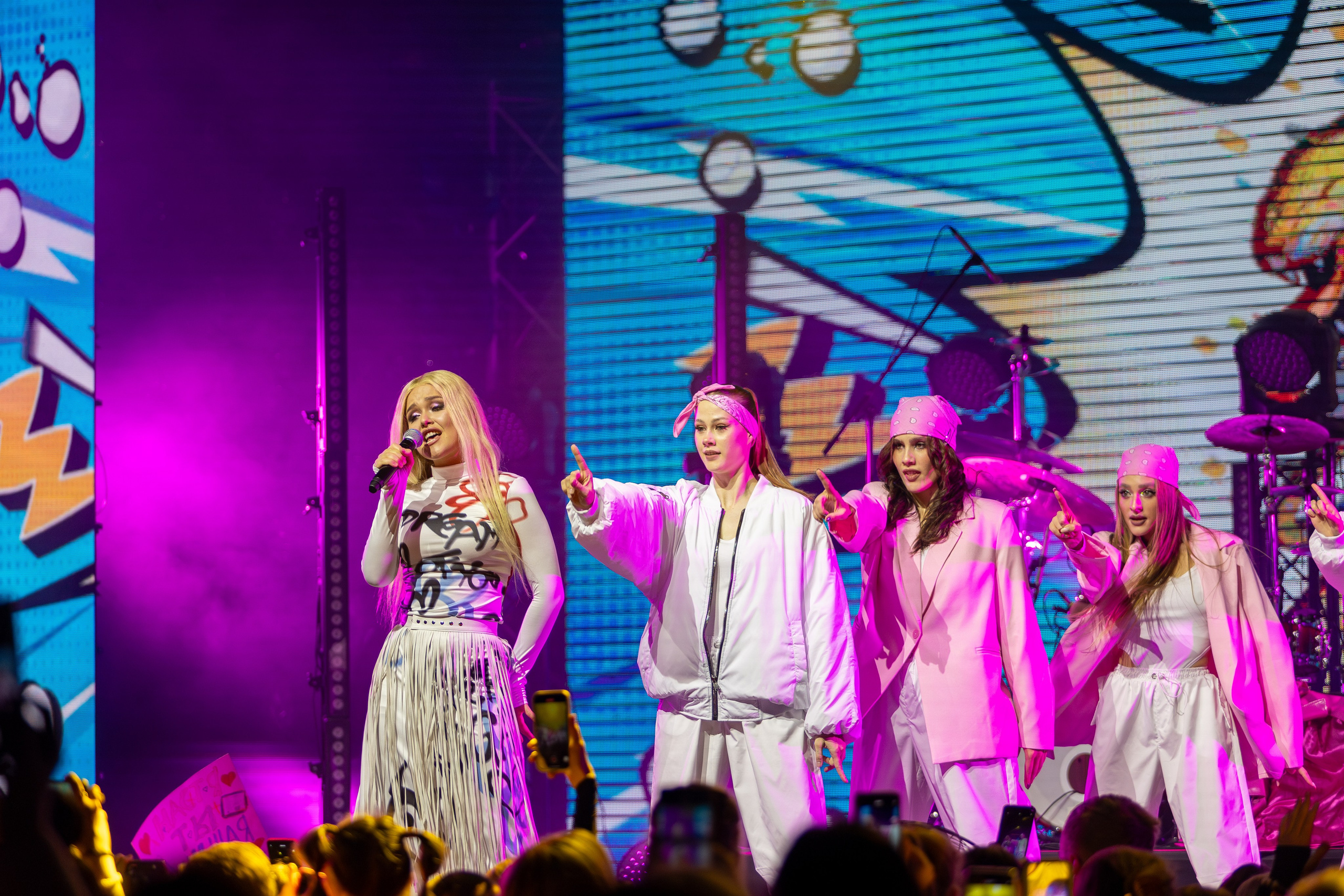 Концерт Насти Кравченко. Профессиональный интерьерный и репортажный фотограф Минск и РБ. Максим Орлов