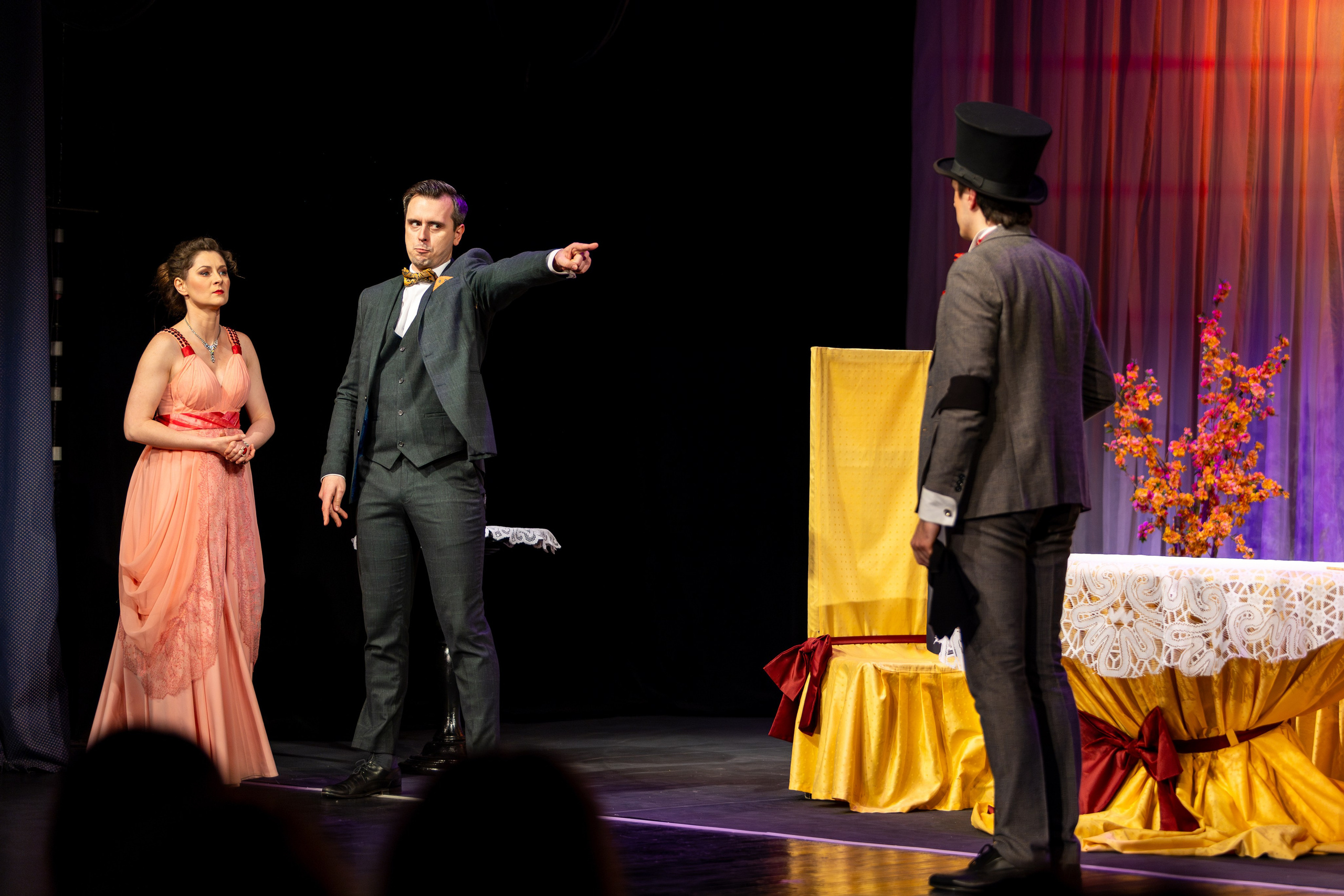 Новый театр «Как важно быть серьезным». Профессиональный интерьерный и репортажный фотограф Минск и РБ. Максим Орлов