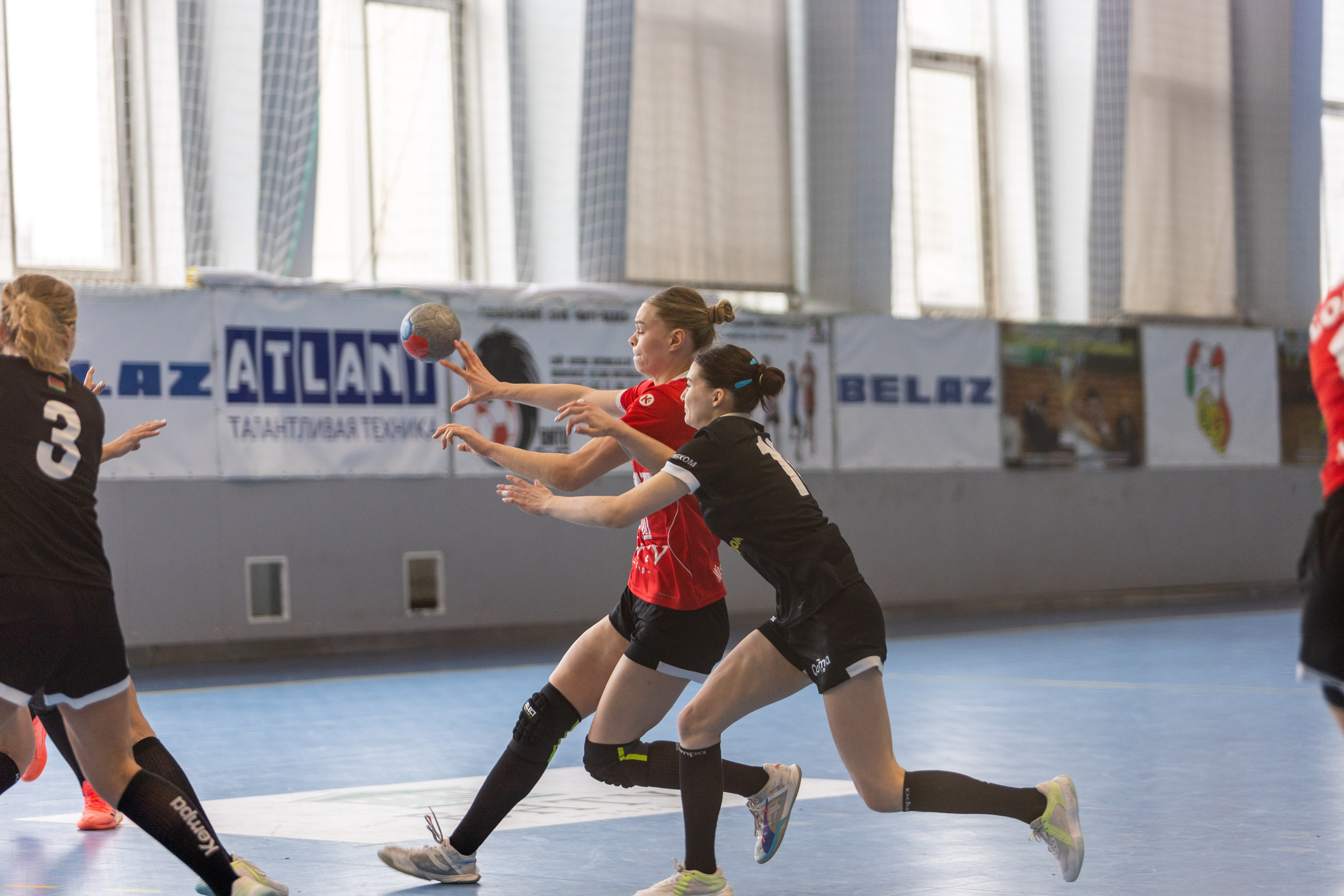 Гандбол. БНТУ — Березина. Профессиональный интерьерный и репортажный фотограф Минск и РБ. Максим Орлов