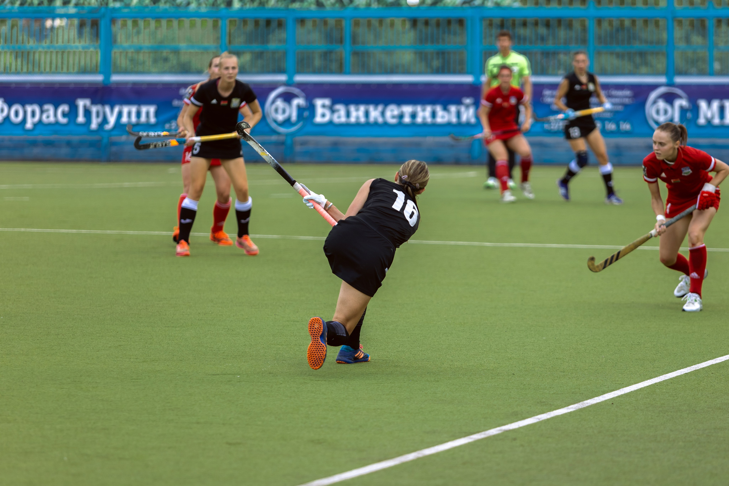 Хоккей на траве. Девушки. Минск — Виктория. 16.06.2024. Профессиональный интерьерный и репортажный фотограф Минск и РБ. Максим Орлов