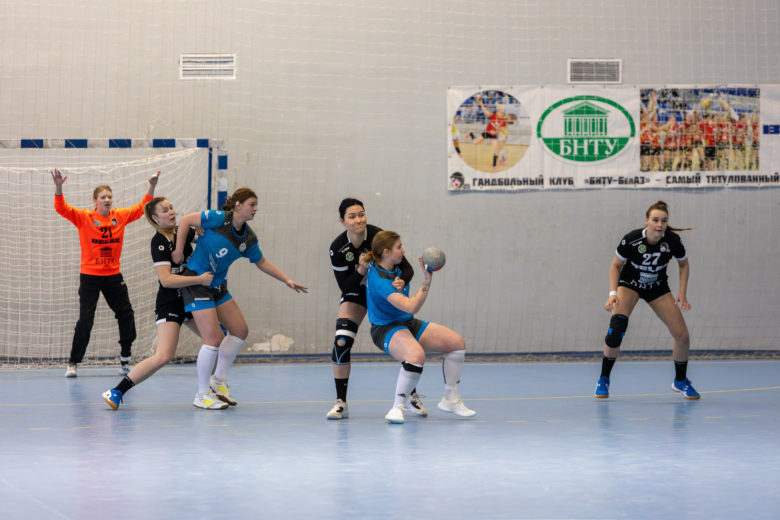 Гандбол. Лучшие кадры. БНТУ — Витебчанка. Профессиональный интерьерный и репортажный фотограф Минск и РБ. Максим Орлов