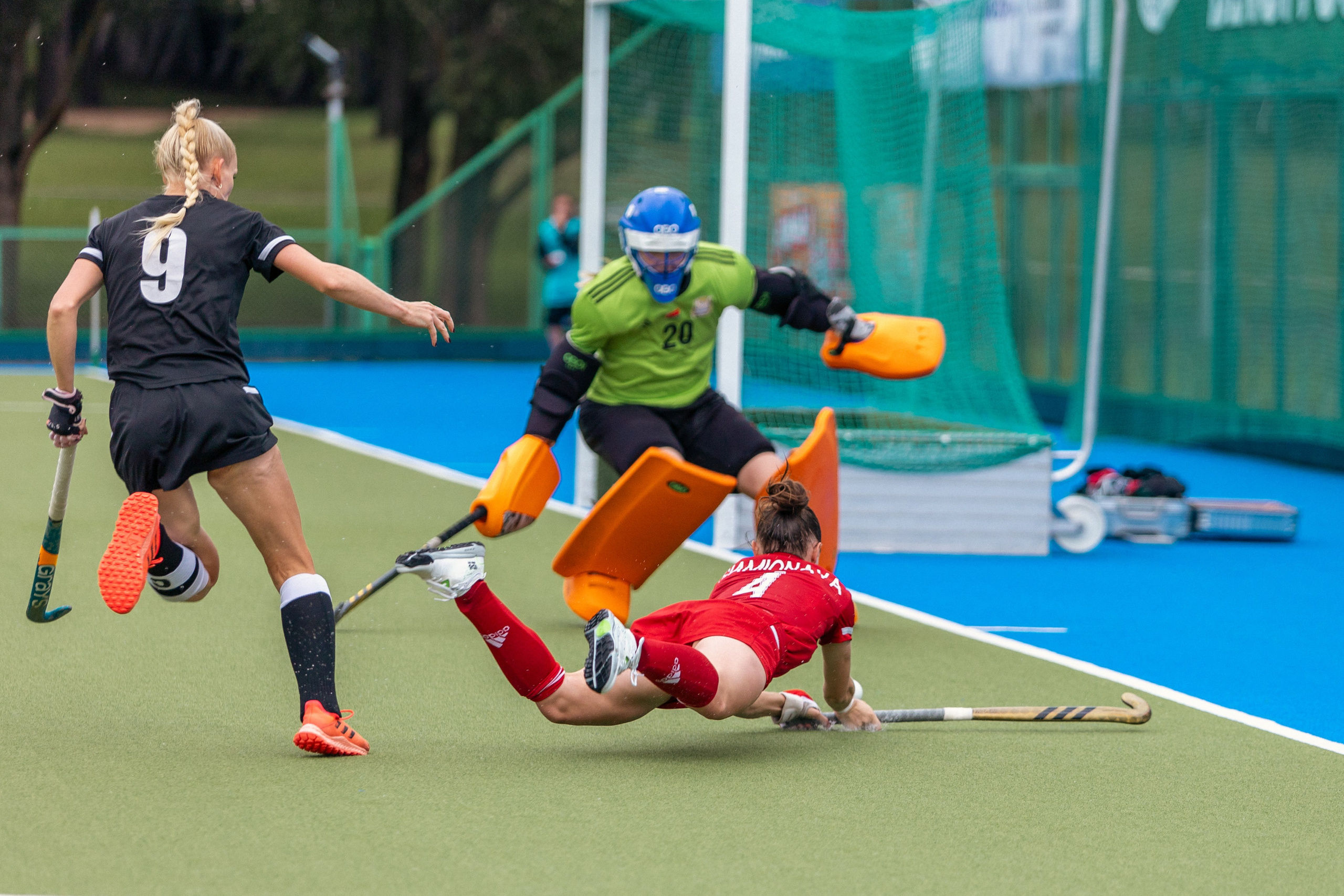 Хоккей на траве. Девушки. ХК Минск — ХК Виктория (Смолевичи) 10.06.2024. Профессиональный интерьерный и репортажный фотограф Минск и РБ. Максим Орлов
