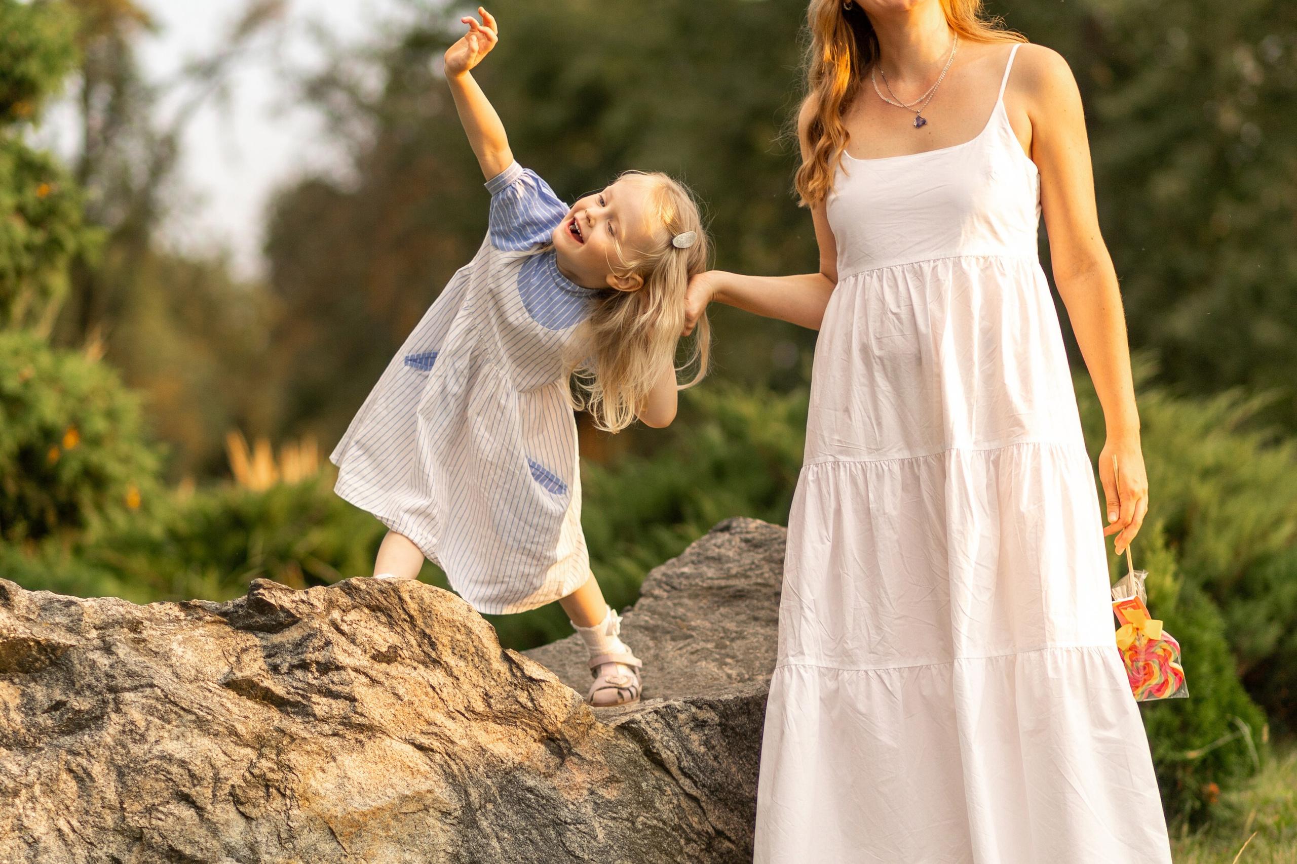 Стеша с мамой. Профессиональный интерьерный и репортажный фотограф Минск и РБ. Максим Орлов