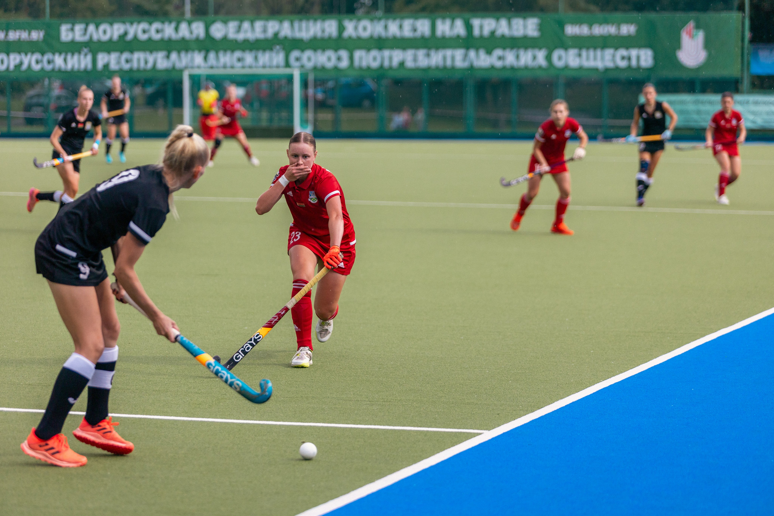 Хоккей на траве. Девушки. ХК Минск — ХК Виктория (Смолевичи) 10.06.2024. Профессиональный интерьерный и репортажный фотограф Минск и РБ. Максим Орлов
