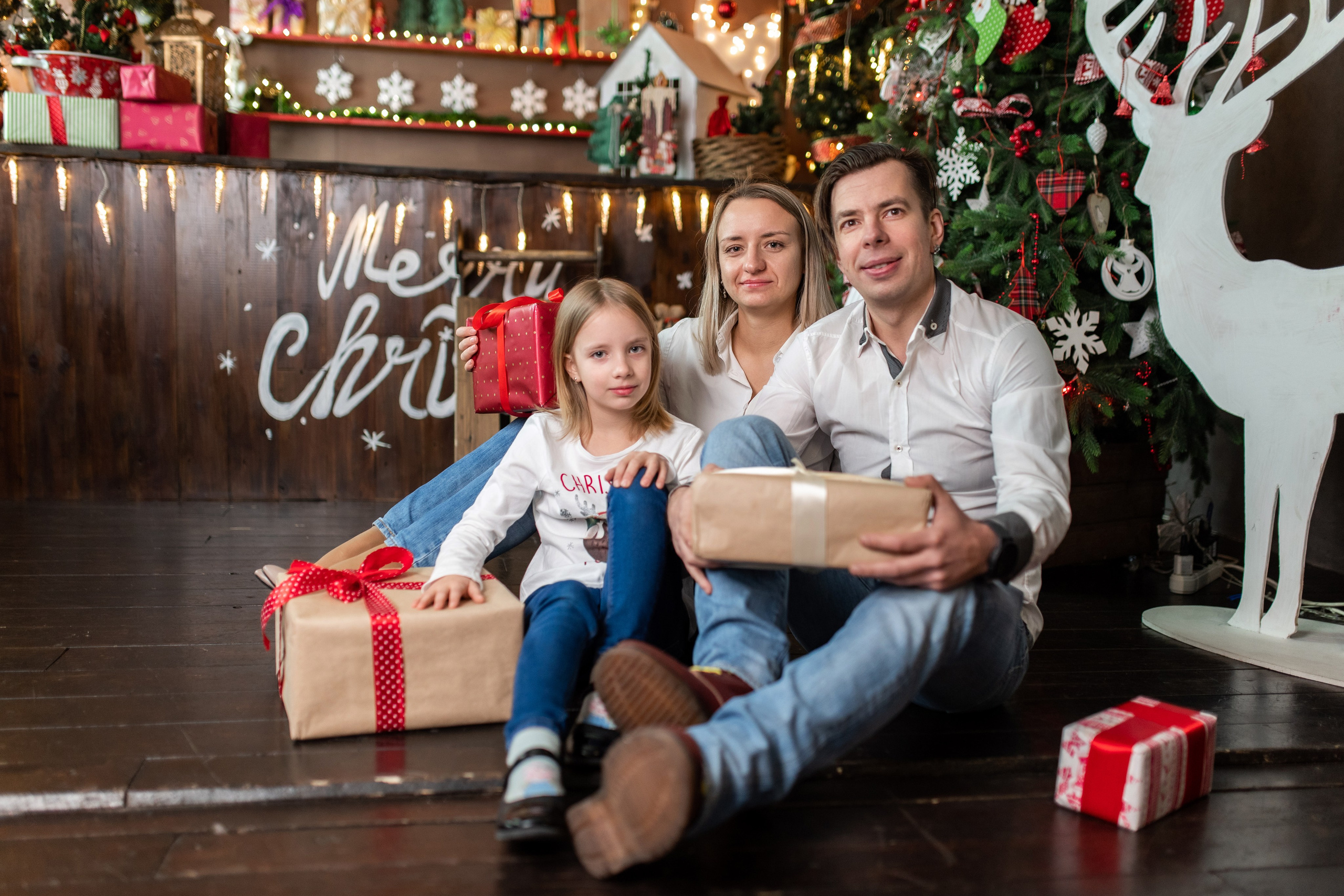 Саша, Аня и Вика (новогодняя). Профессиональный интерьерный и репортажный фотограф Минск и РБ. Максим Орлов