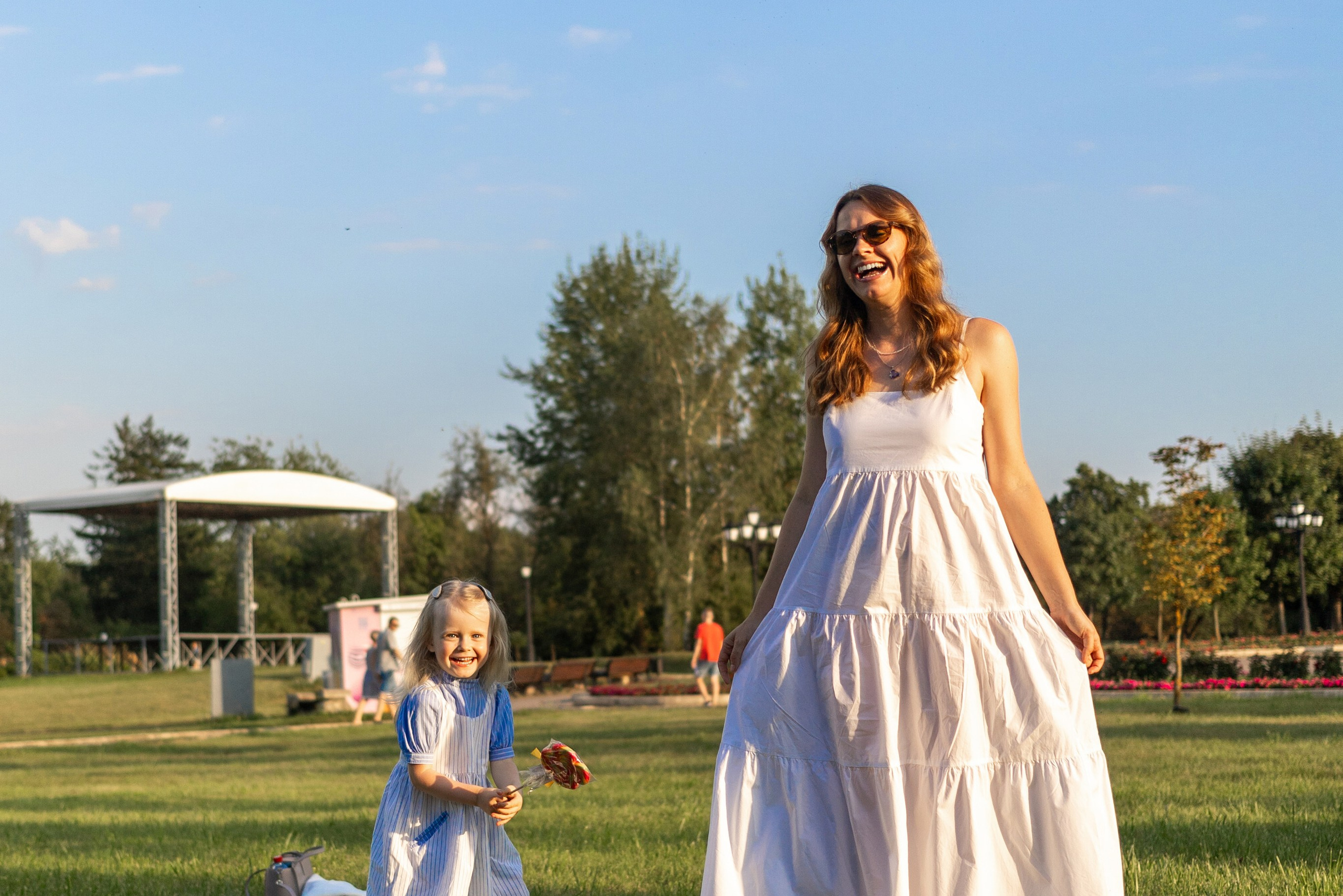 Стеша с мамой. Профессиональный интерьерный и репортажный фотограф Минск и РБ. Максим Орлов