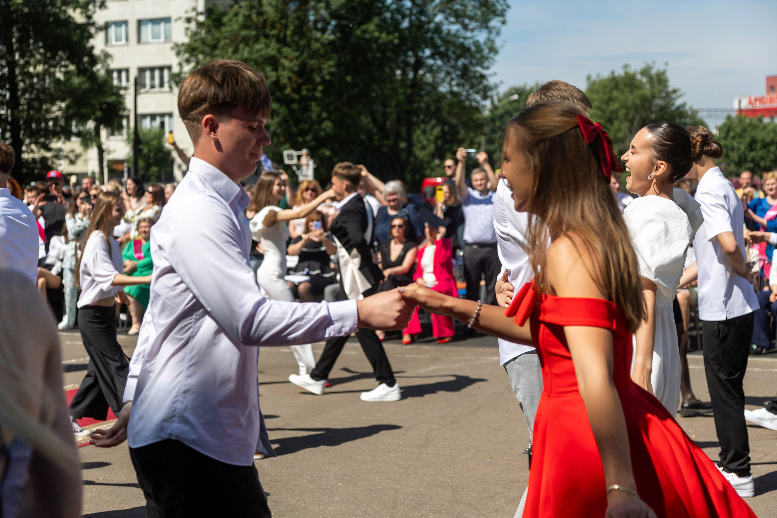 Школа 47. Последний звонок. Профессиональный интерьерный и репортажный фотограф Минск и РБ. Максим Орлов