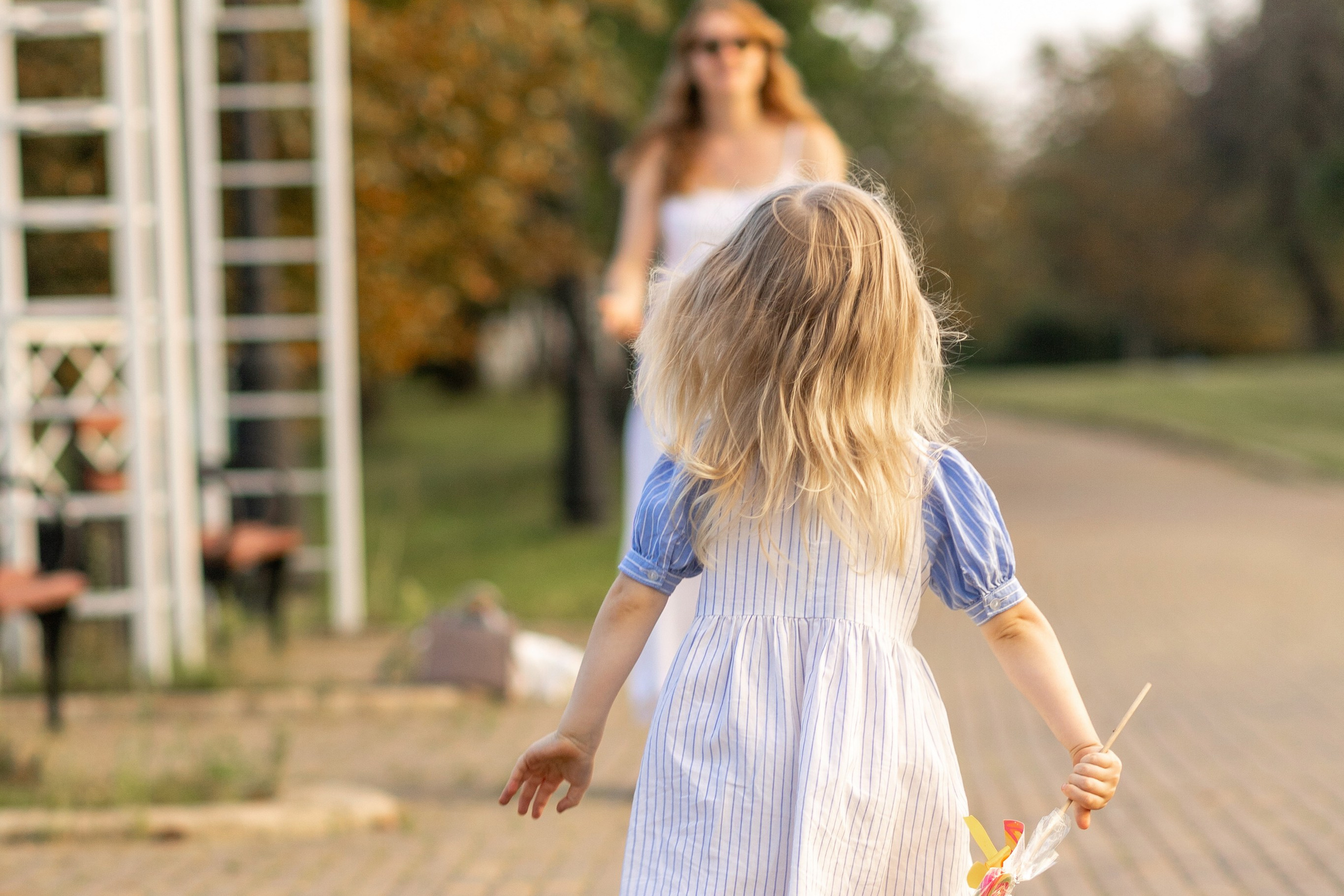 Стеша с мамой. Профессиональный интерьерный и репортажный фотограф Минск и РБ. Максим Орлов
