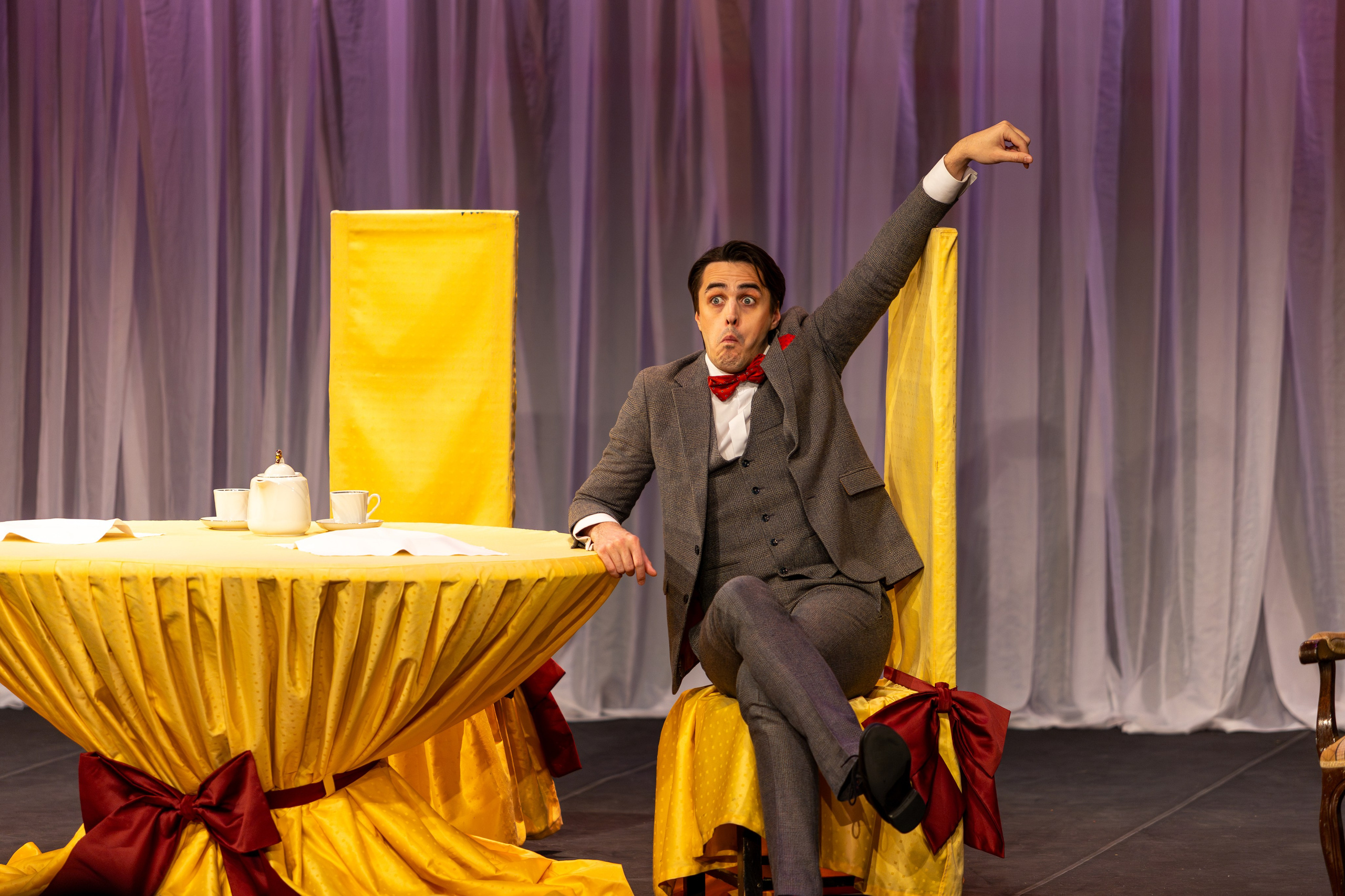 Новый театр «Как важно быть серьезным». Профессиональный интерьерный и репортажный фотограф Минск и РБ. Максим Орлов