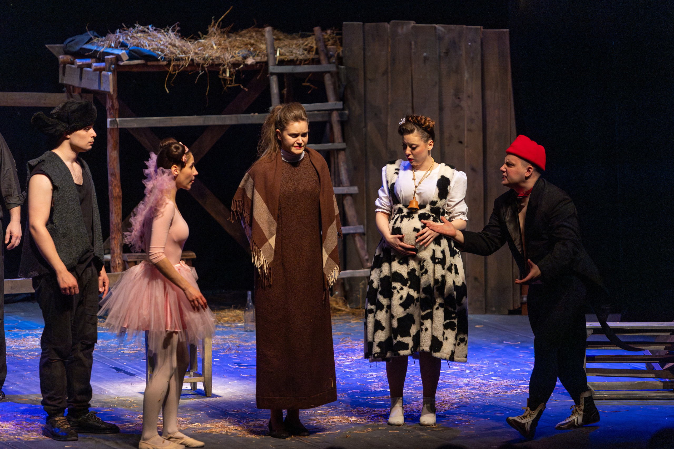 Театр белорусской армии «Очень простая история». Профессиональный интерьерный и репортажный фотограф Минск и РБ. Максим Орлов