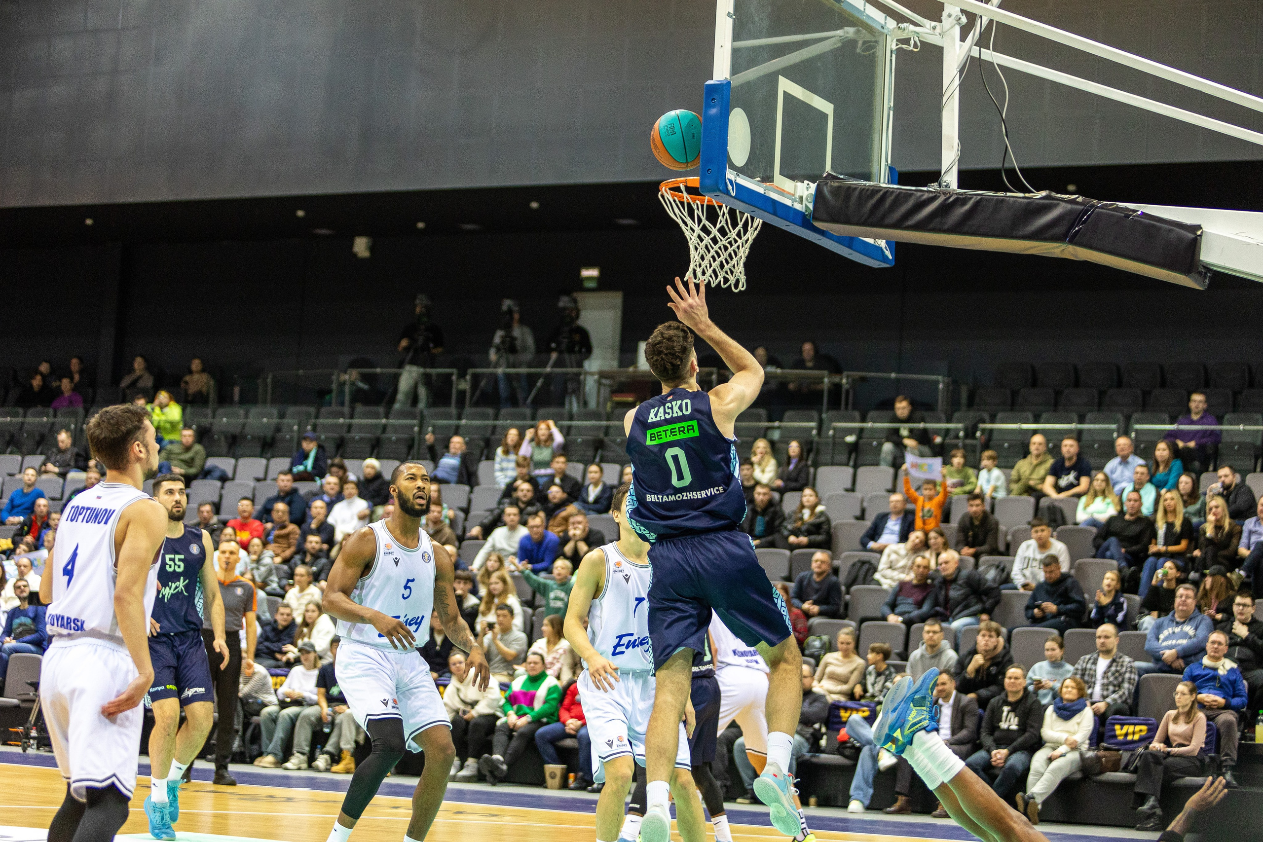 Баскетбол. Лучшие кадры. Минск — Енисей. 11.12.2023. Профессиональный интерьерный и репортажный фотограф Минск и РБ. Максим Орлов