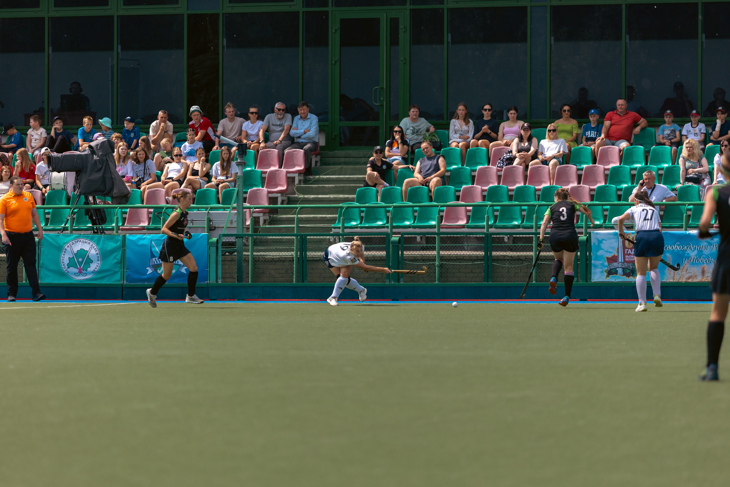 Хоккей на траве. Девушки. Минск — Текстильщик 29.052024. Профессиональный интерьерный и репортажный фотограф Минск и РБ. Максим Орлов