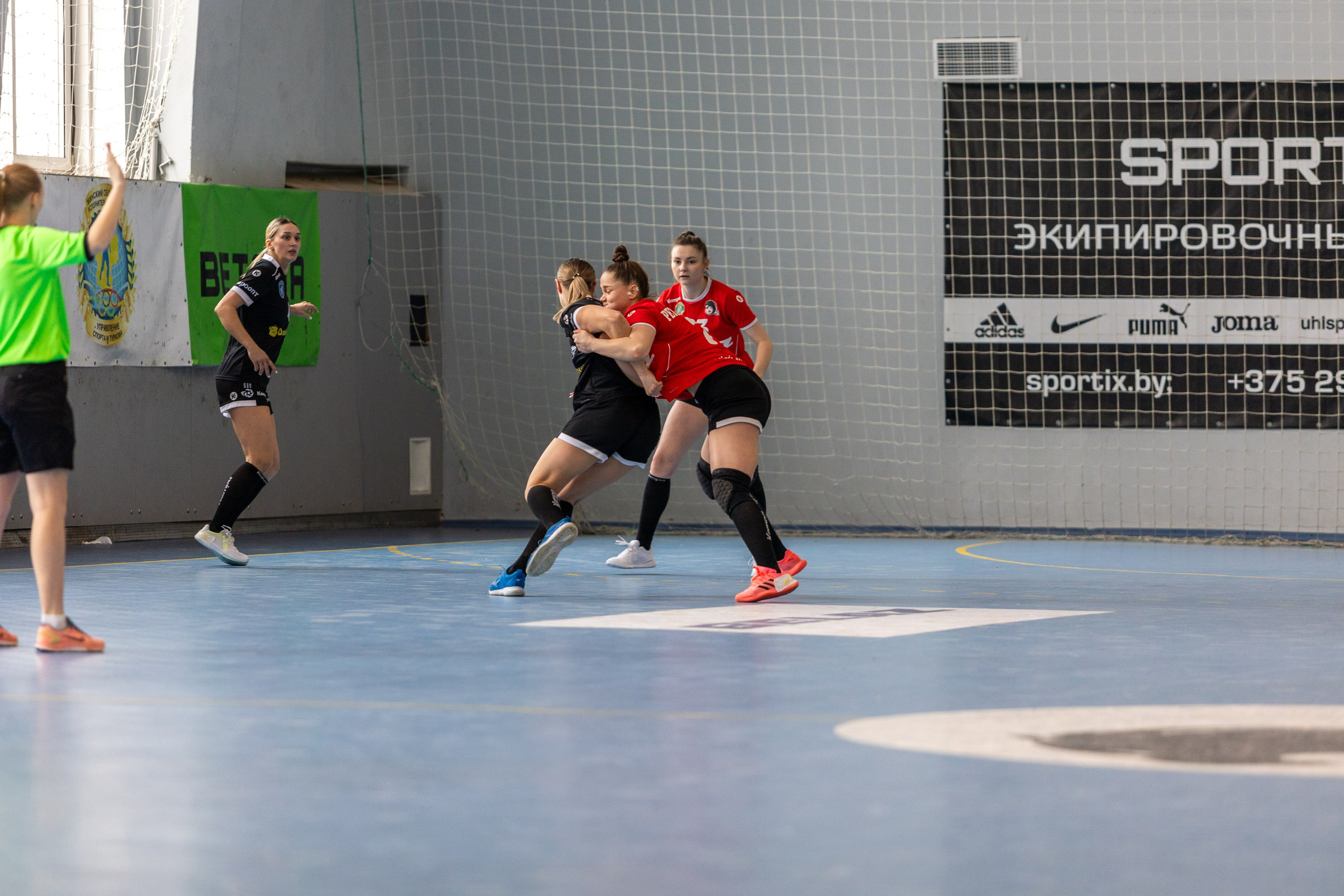 Гандбол. БНТУ — Березина. Профессиональный интерьерный и репортажный фотограф Минск и РБ. Максим Орлов