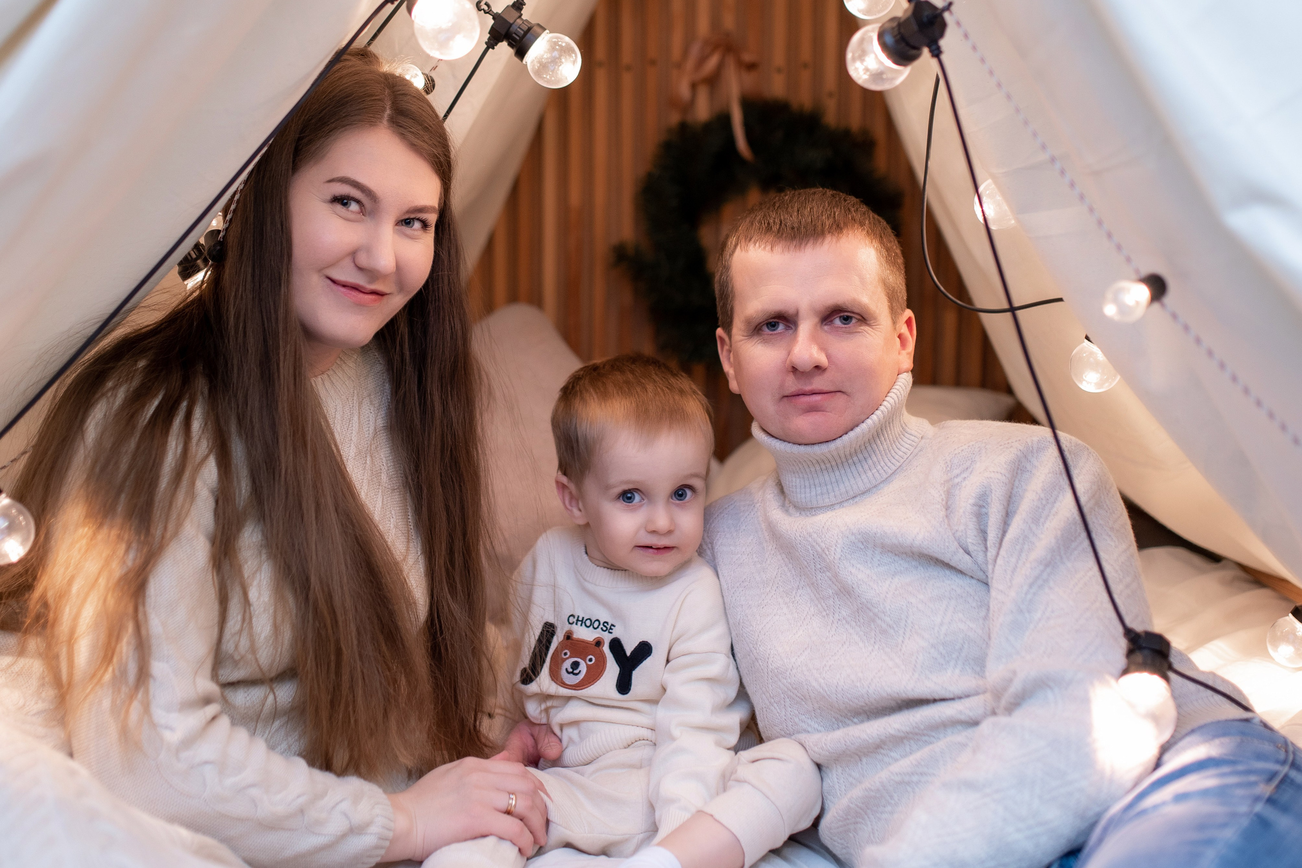 Саша и Оля (новогодняя). Профессиональный интерьерный и репортажный фотограф Минск и РБ. Максим Орлов