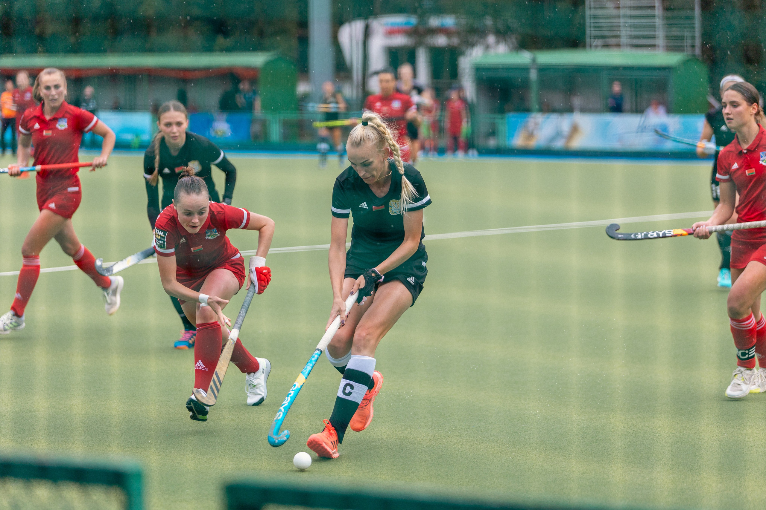 Хоккей на траве. Девушки. ХК Минск — ХК Виктория (Смолевичи) 10.06.2024. Профессиональный интерьерный и репортажный фотограф Минск и РБ. Максим Орлов