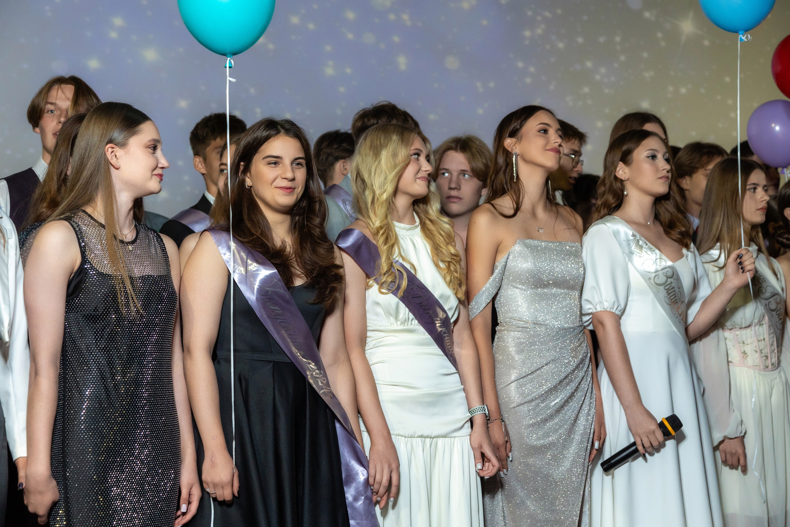 Вручение дипломов. 47 школа. Профессиональный интерьерный и репортажный фотограф Минск и РБ. Максим Орлов