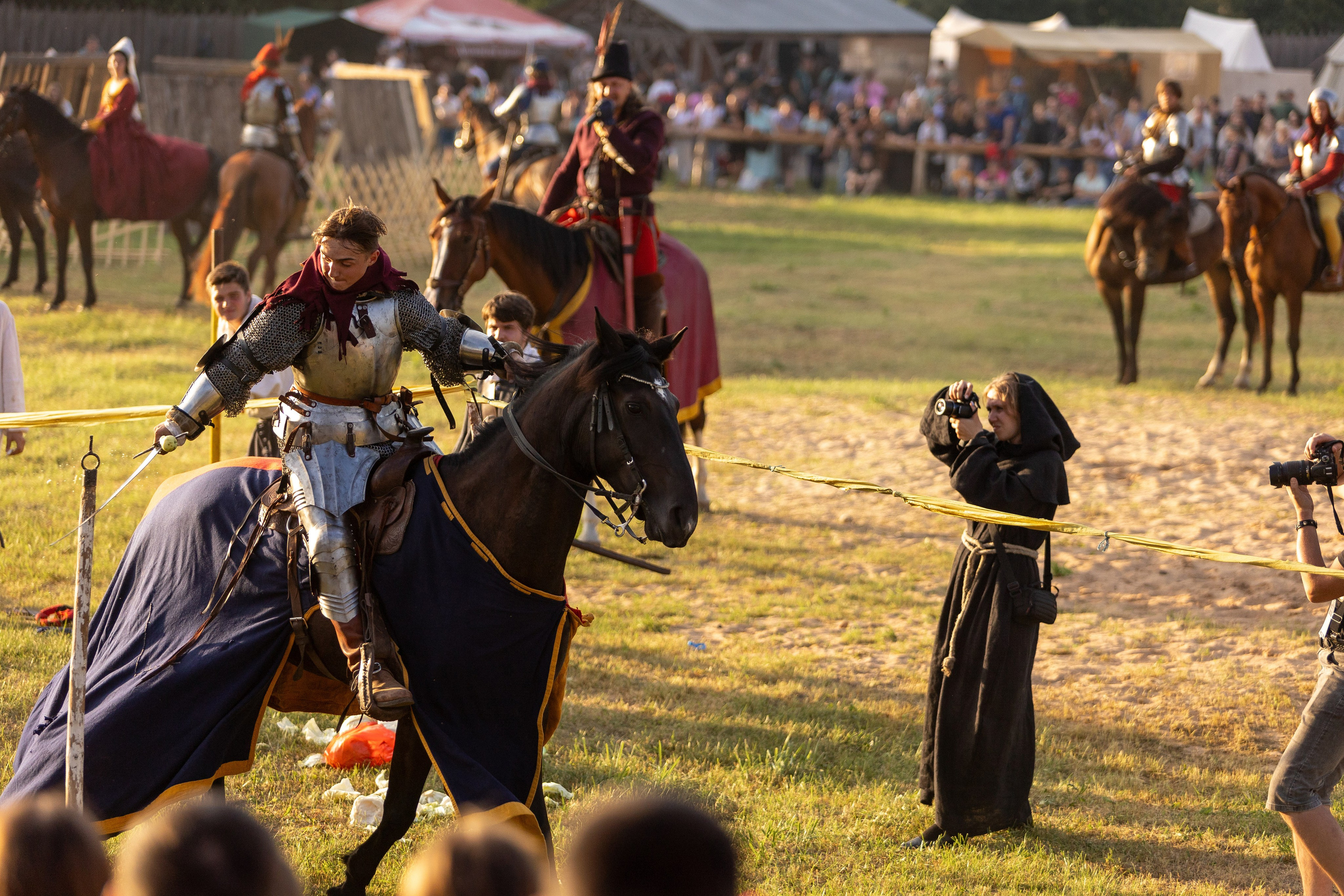Рыцарский фест. Мстиславль. Профессиональный интерьерный и репортажный фотограф Минск и РБ. Максим Орлов