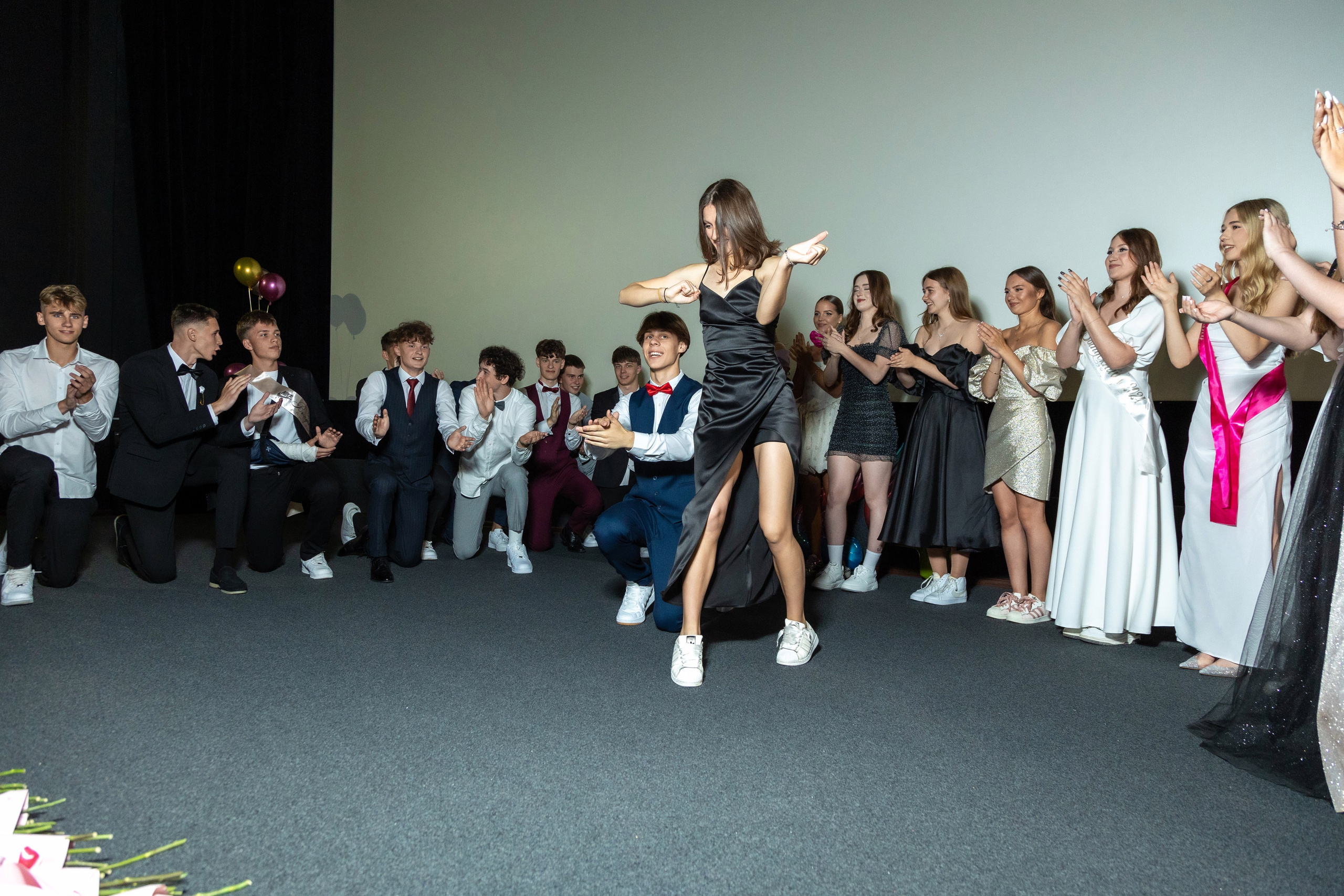 Вручение дипломов. 47 школа. Профессиональный интерьерный и репортажный фотограф Минск и РБ. Максим Орлов