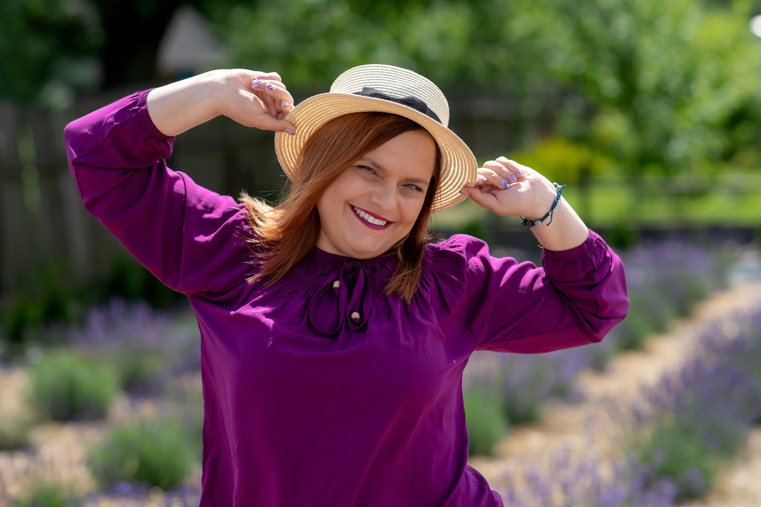 Катя и Оксана в лаванде. Профессиональный интерьерный и репортажный фотограф Минск и РБ. Максим Орлов